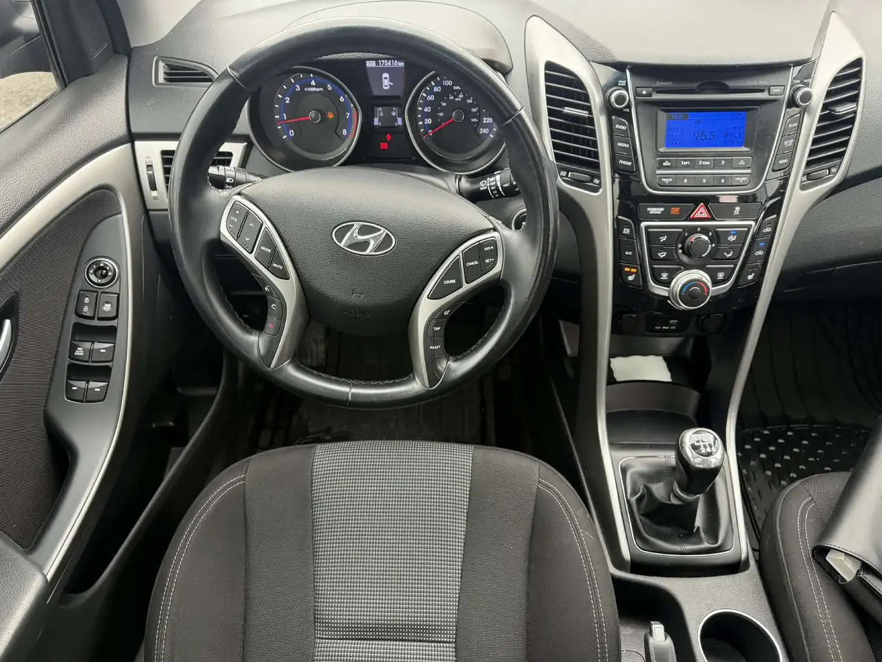 Hyundai ELANTRA снимка Hyundai ELANTRA
