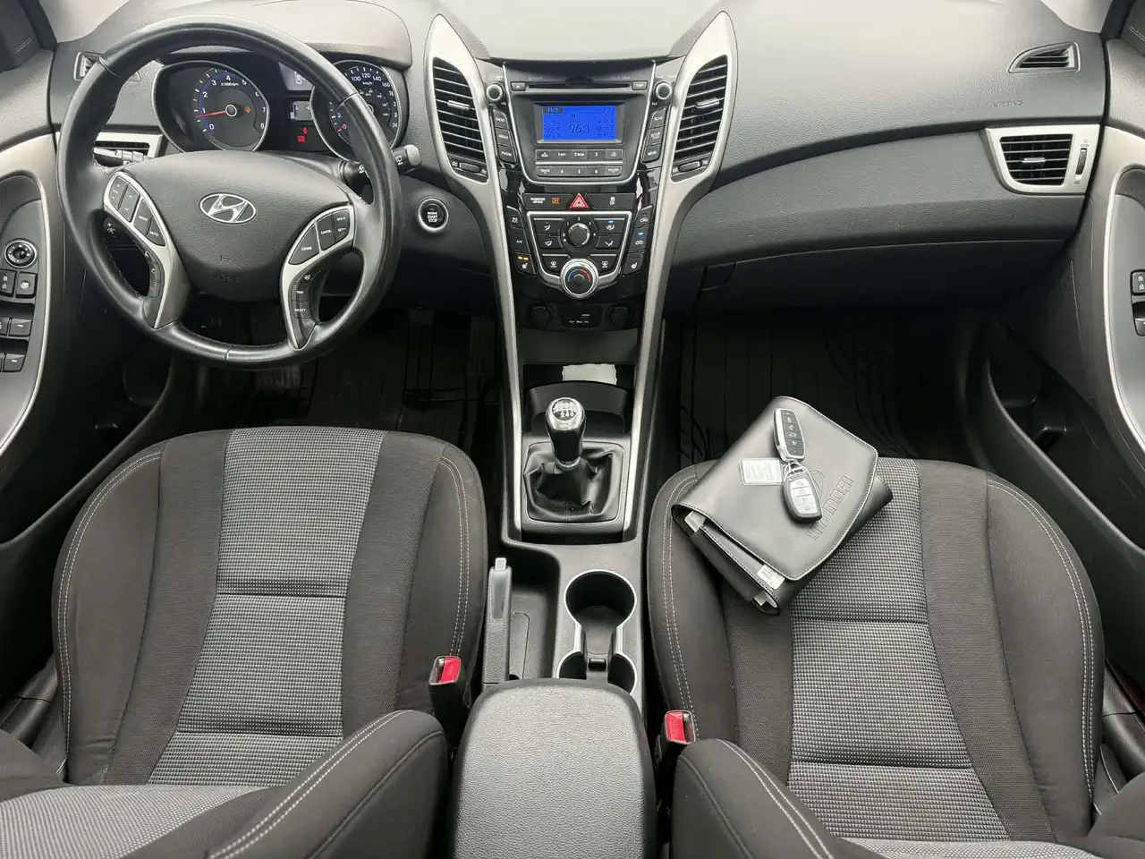 Hyundai ELANTRA снимка Hyundai ELANTRA