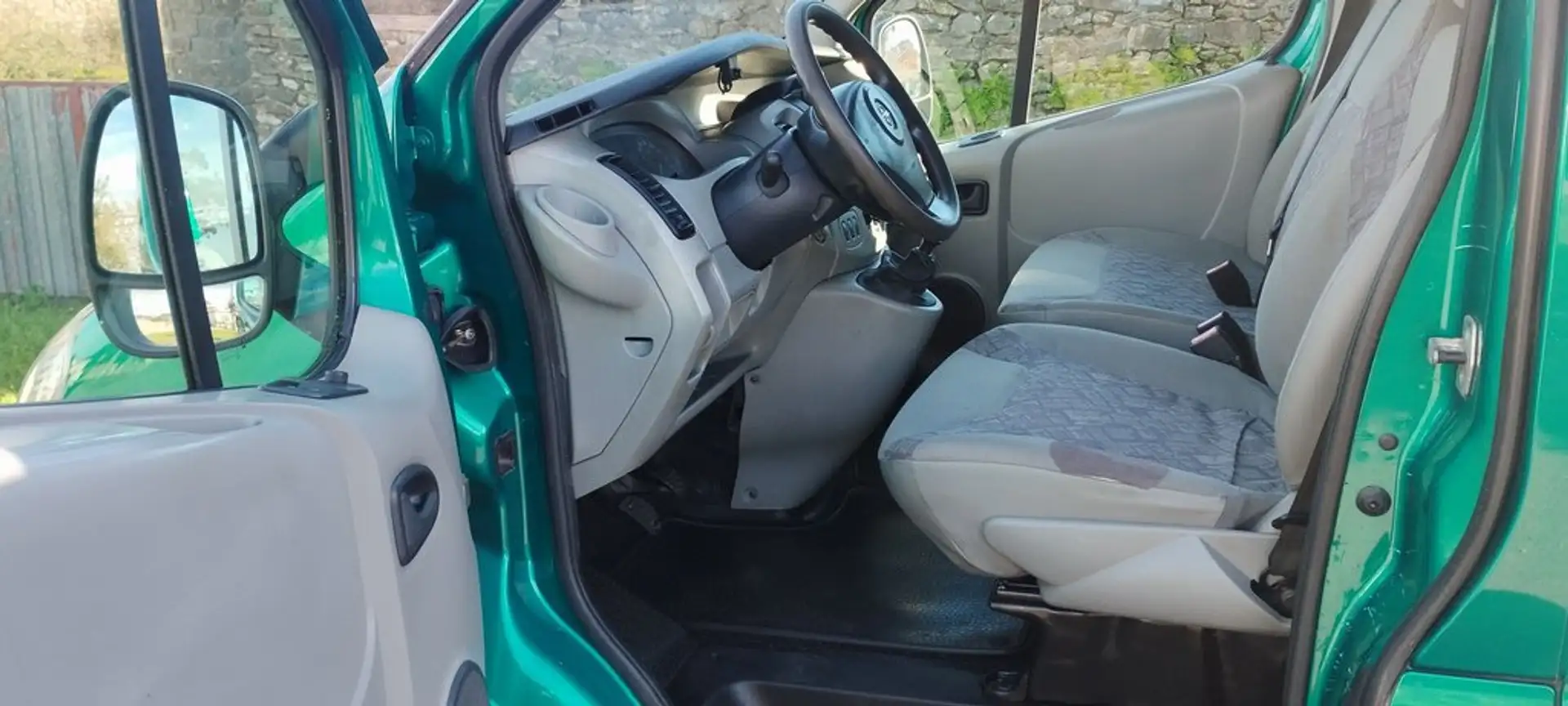 Opel Vivaro 1.9 CDTI 100 CV L1 2.7t Combi-6 Acristal Verde - 2