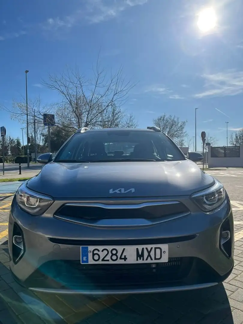 Kia Stonic 1.0 T-GDi 74kW (100CV) MHEV Drive DCT Gris - 1