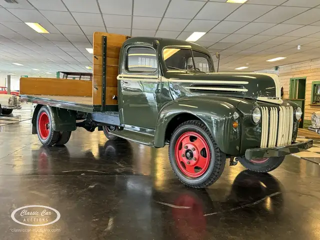 Ford V8 Flatbed  - ONLINE AUCTION