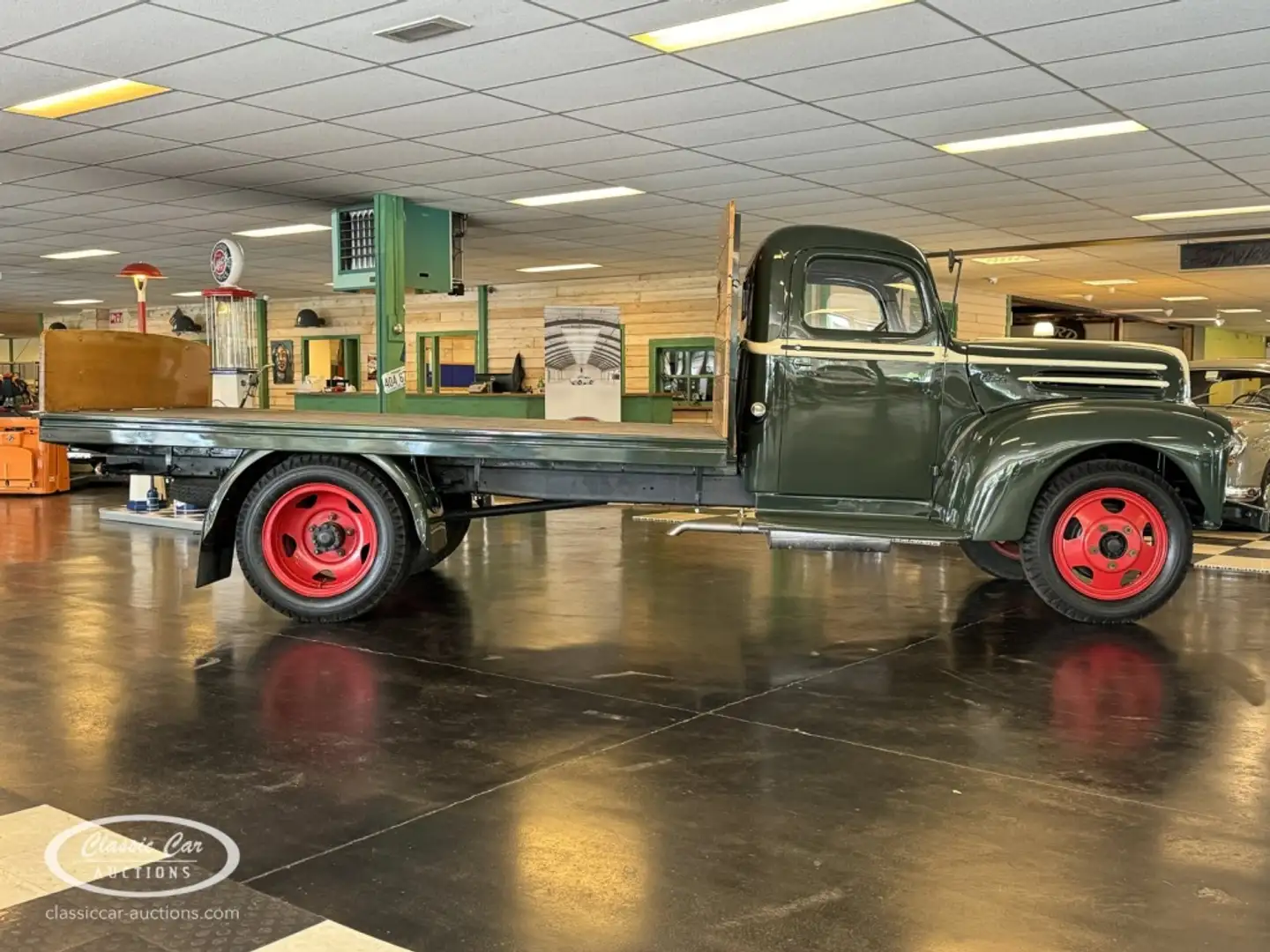 Ford V8 Flatbed - ONLINE AUCTION Vert - 2