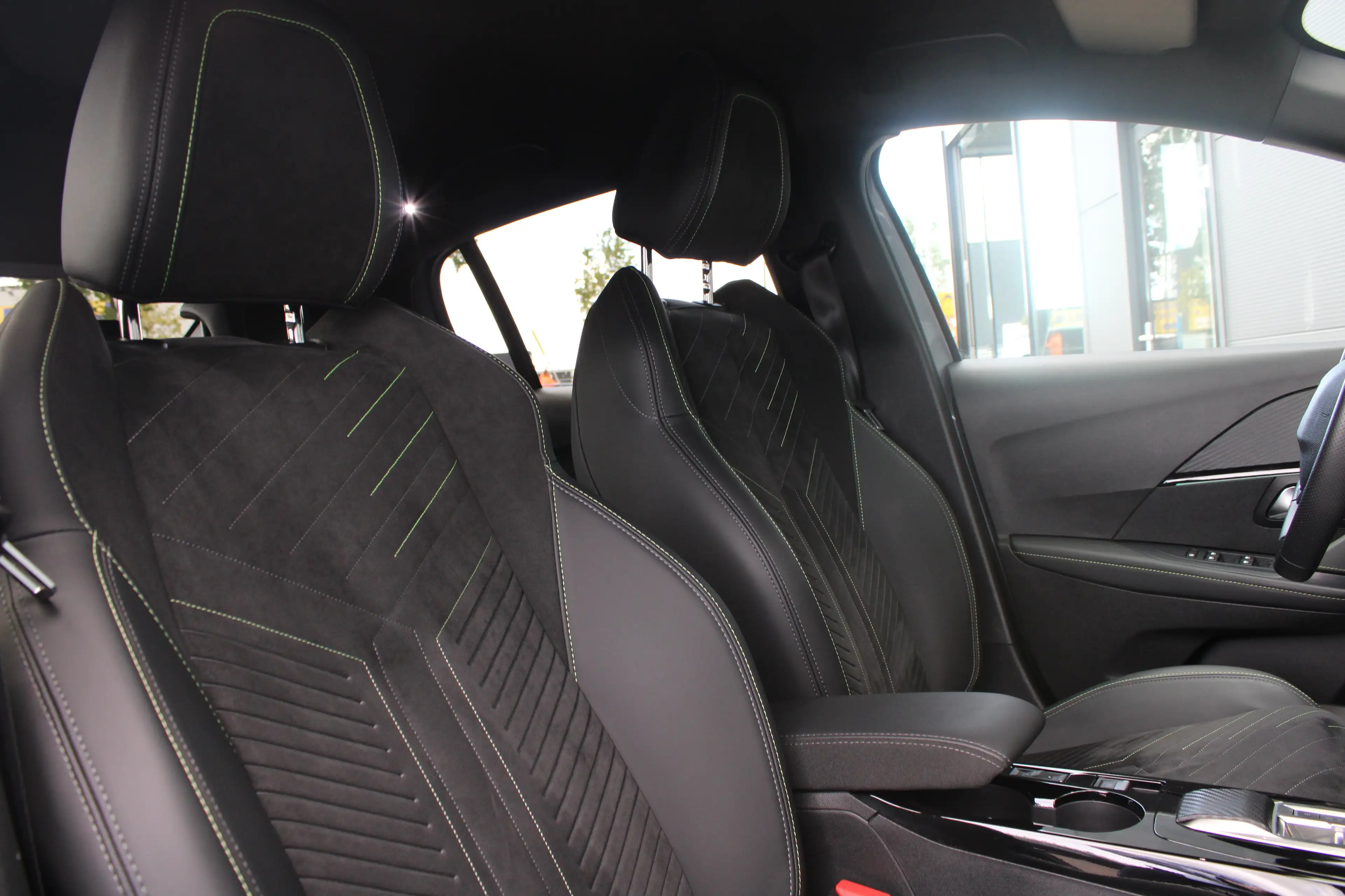 Peugeot e-208 EV GT 51 kWh | Fase 3 laden | SOH 96% | Luxe stoel — photo 4