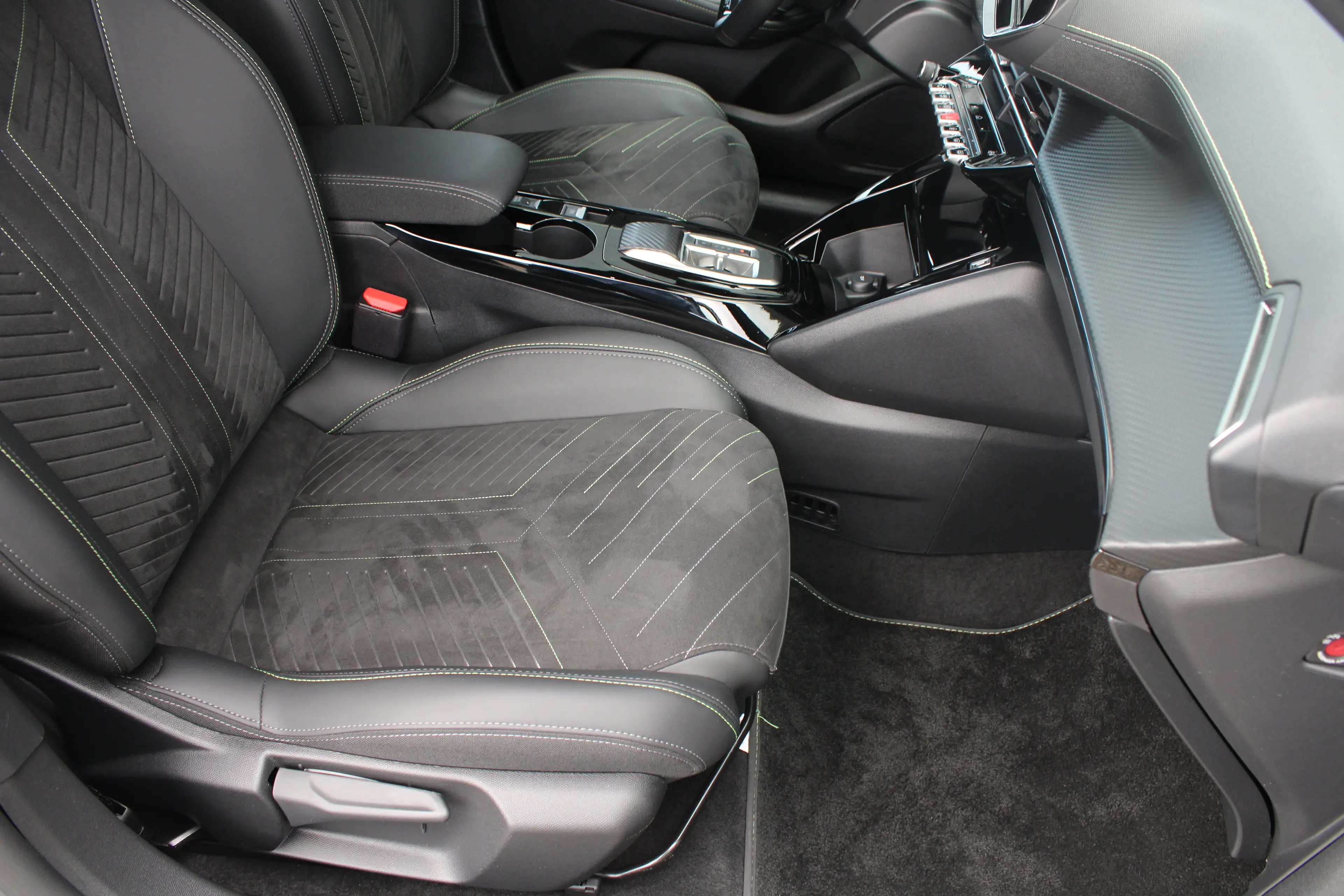 Peugeot e-208 EV GT 51 kWh | Fase 3 laden | SOH 96% | Luxe stoel — photo 5