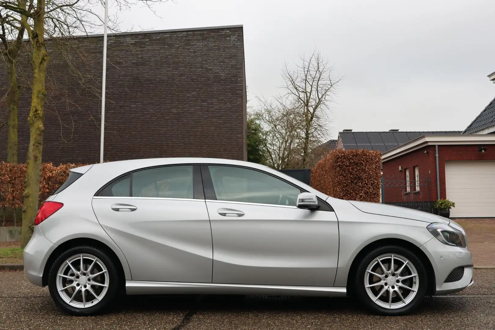 Mercedes-Benz A 180 Prestige | AUTOMAAT | NAVI | CRUISE | LED/XENON | Grijs - 2