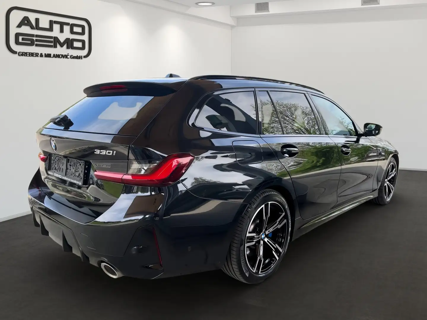 BMW 330 i xDrive Touring M-Sport Aut. Schwarz - 2