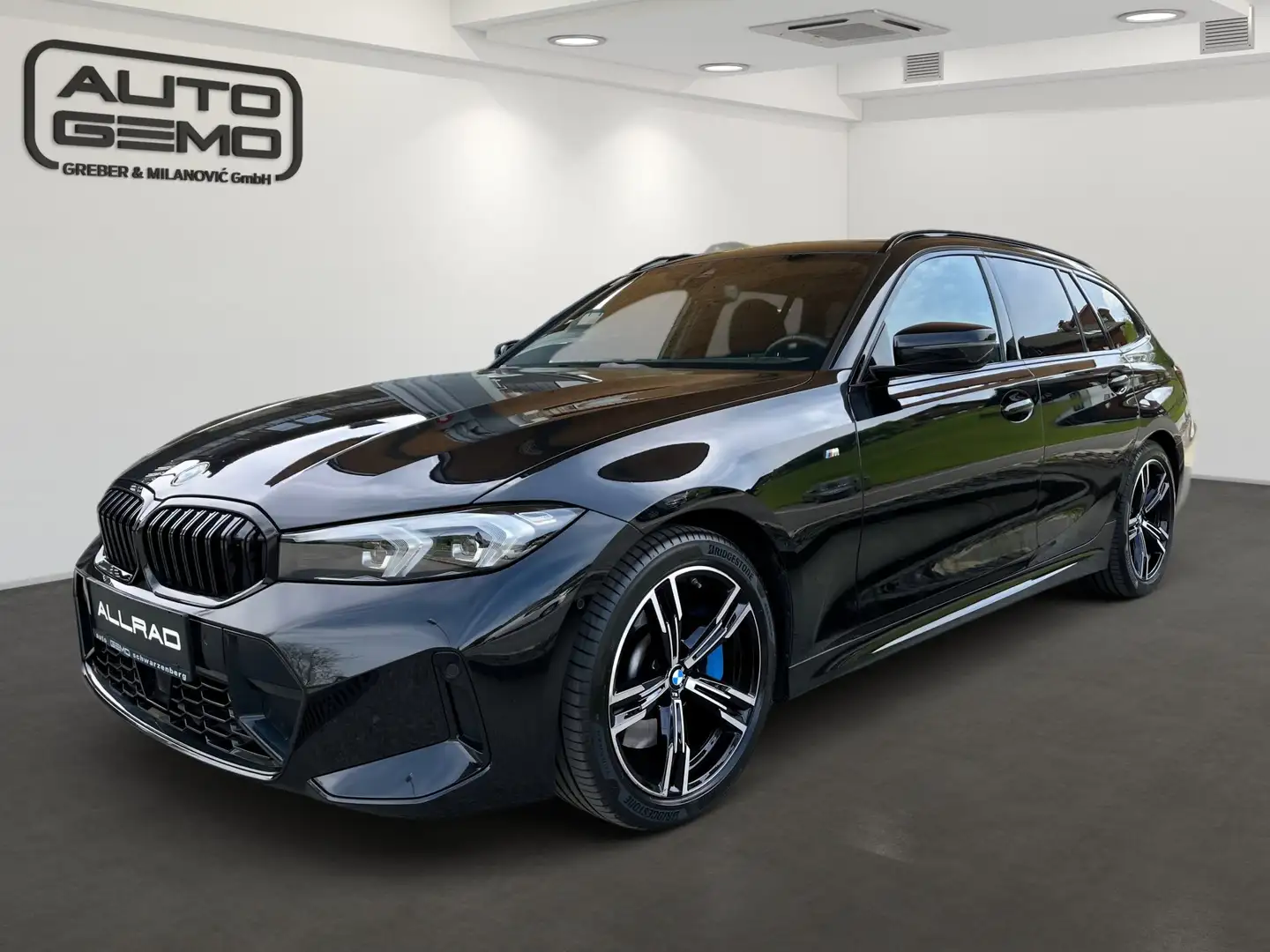 BMW 330 i xDrive Touring M-Sport Aut. Schwarz - 1