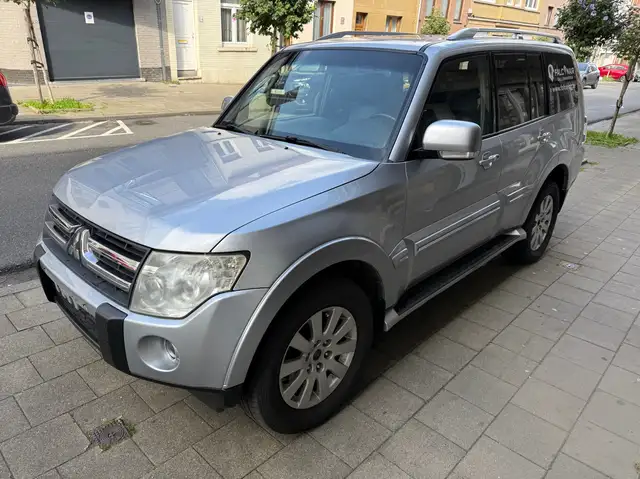 Mitsubishi Pajero Pajero 3.2 DI-D Instyle 7PLACE FULL OPTION 100% BELGE TRÈS PROPRE