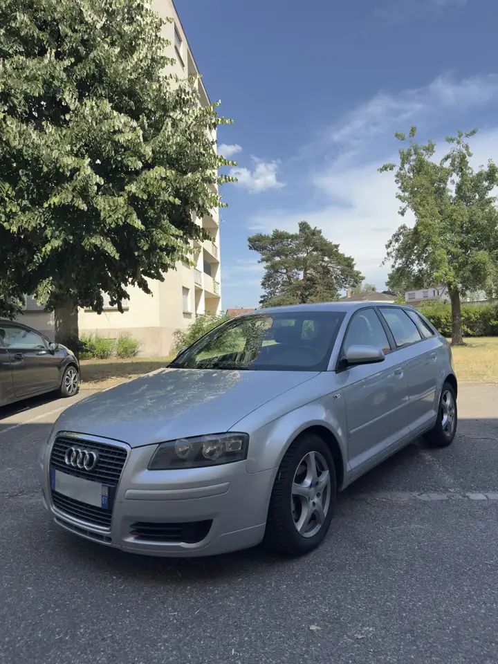Audi A3 1.6i FSI Attraction