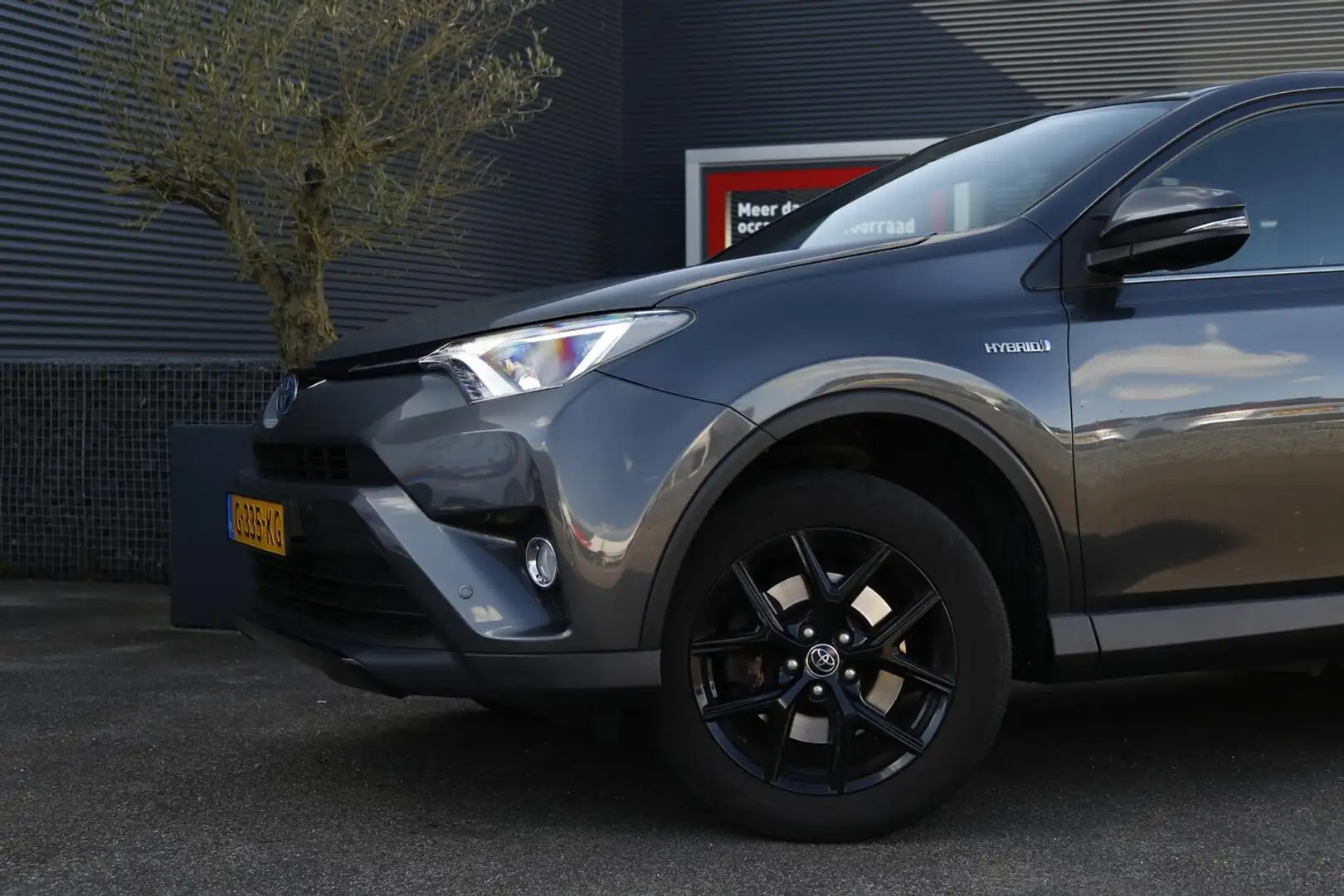 Toyota RAV 4 2.5 Hybrid Black Edition Grijs - 2