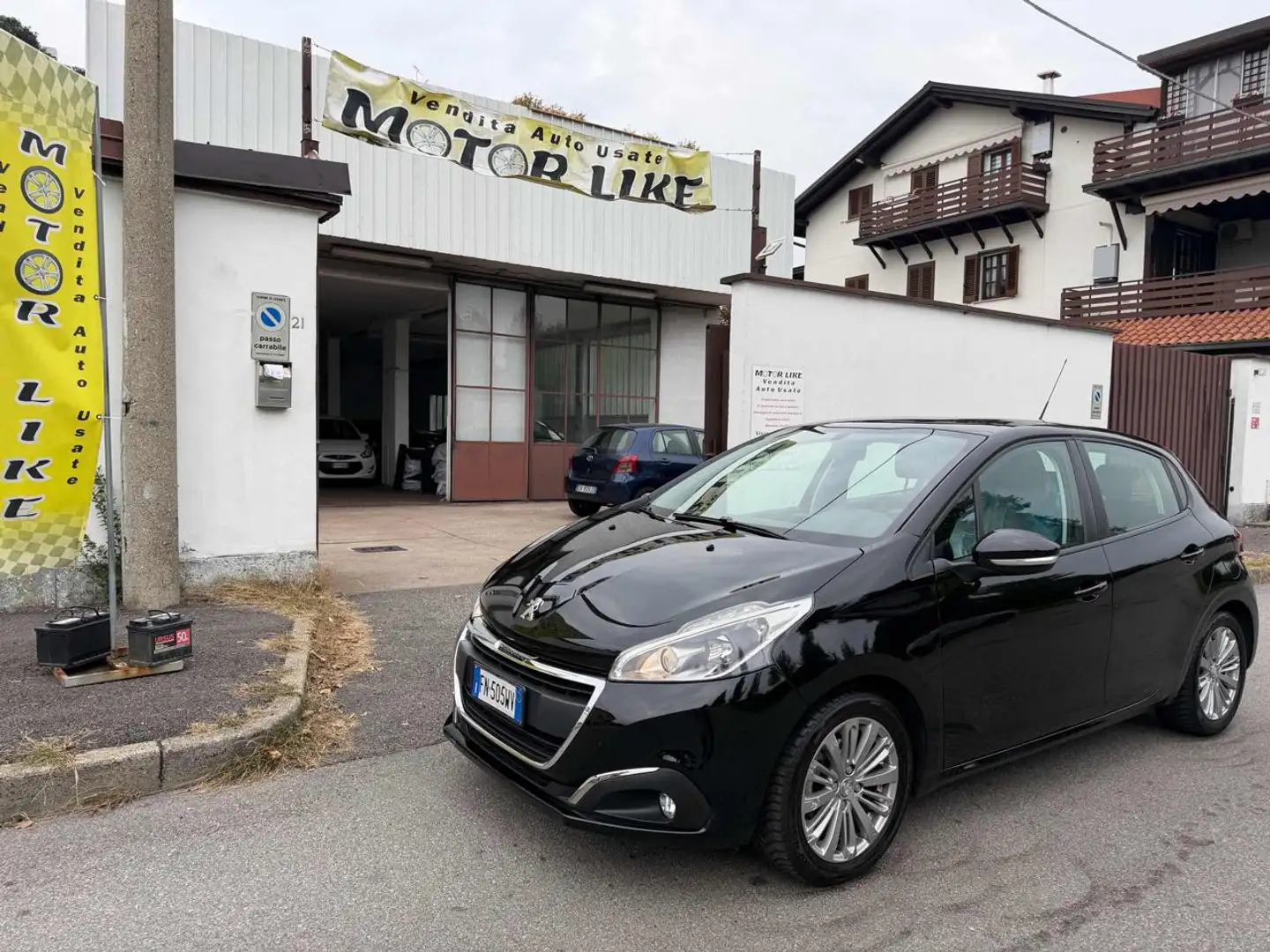 Peugeot 208 1° serie PureTech 82 Stop&Start 5 porte Allure Nero - 1