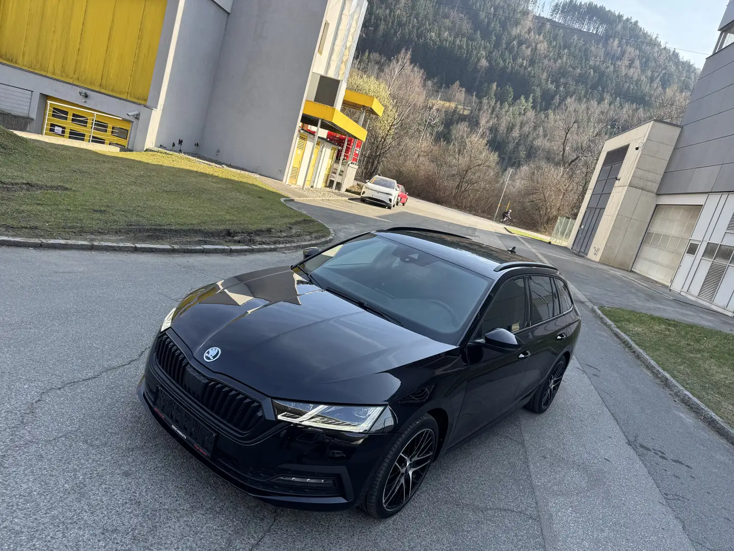 Skoda Octavia Combi 2.0 TDI DSG 4x4 Sportline - 2