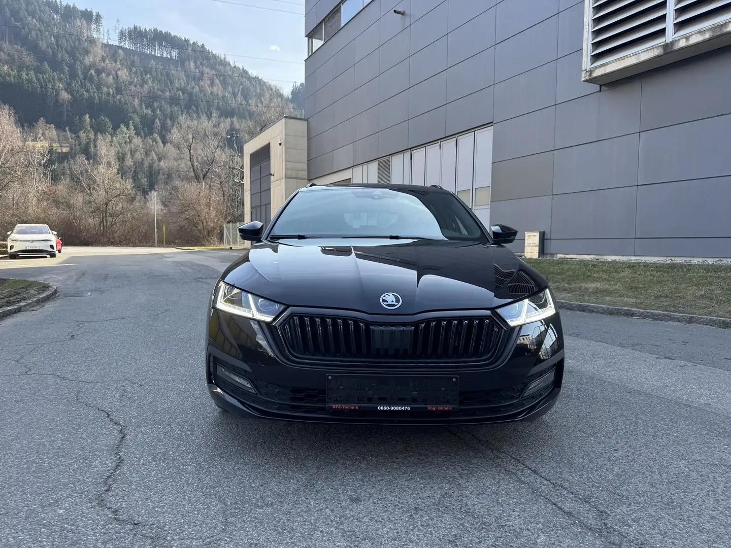 Skoda Octavia Combi 2.0 TDI DSG 4x4 Sportline - 1