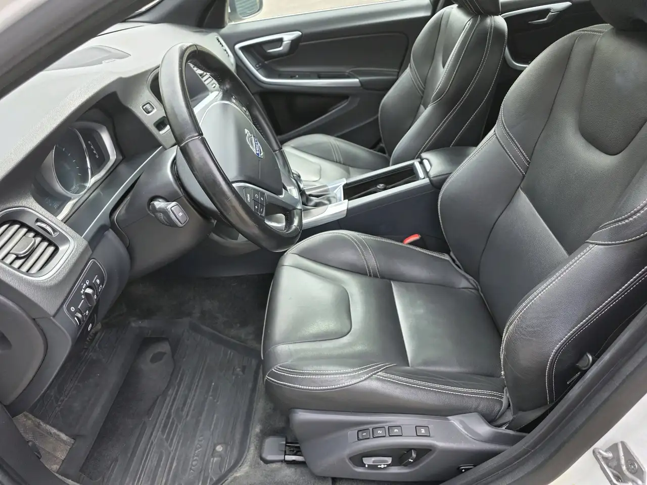 Volvo V60 снимка Volvo V60