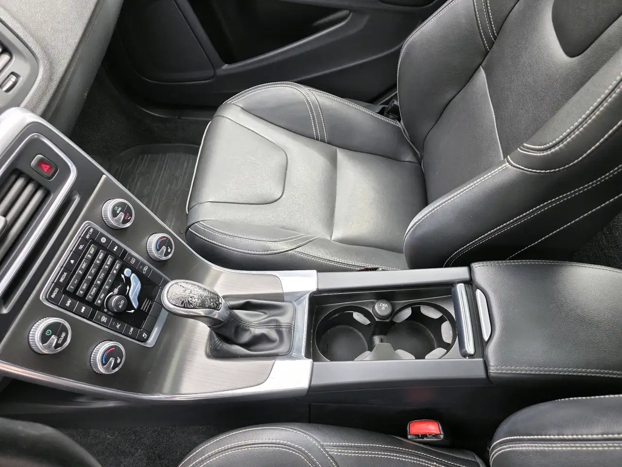 Volvo V60 снимка Volvo V60