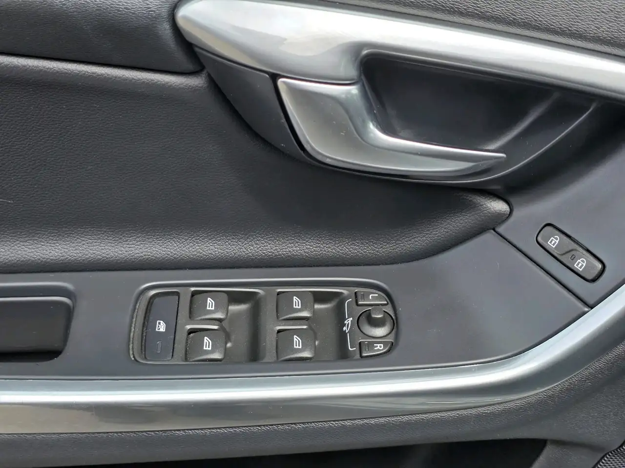 Volvo V60 снимка Volvo V60