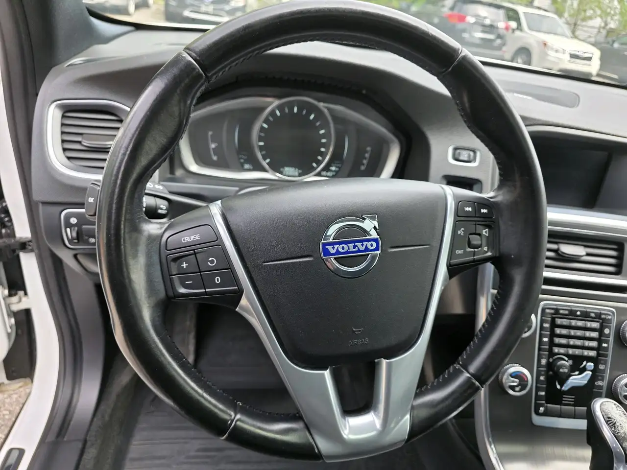 Volvo V60 снимка Volvo V60