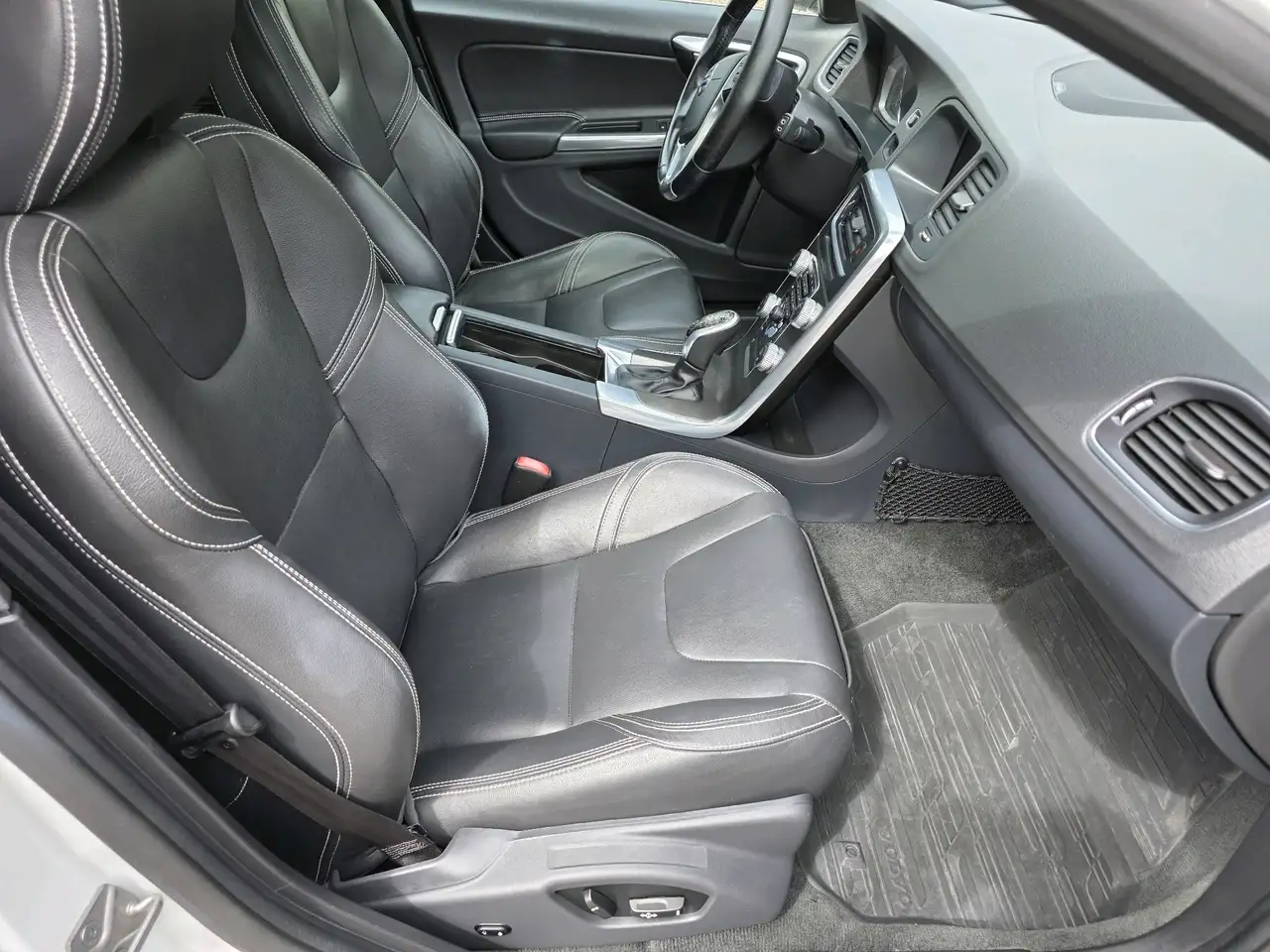 Volvo V60 снимка Volvo V60