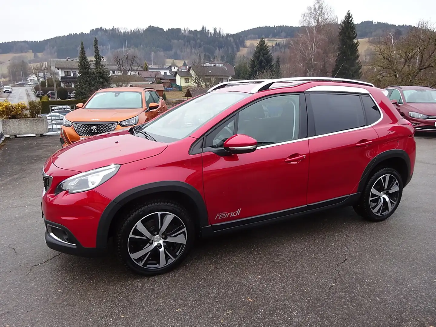 Peugeot 2008 1,2 PureTech 130 S&S Allure,Navi,Rückfahrkamera... Rot - 1