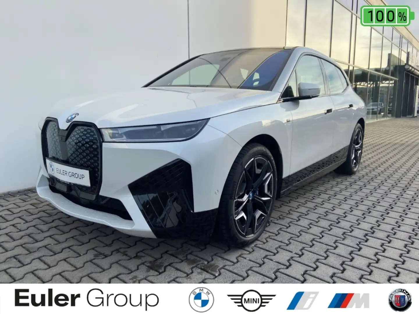 BMW iX M60 HUD Luftfederung Niveau AHK-klappbar AHK Panor Weiß - 1