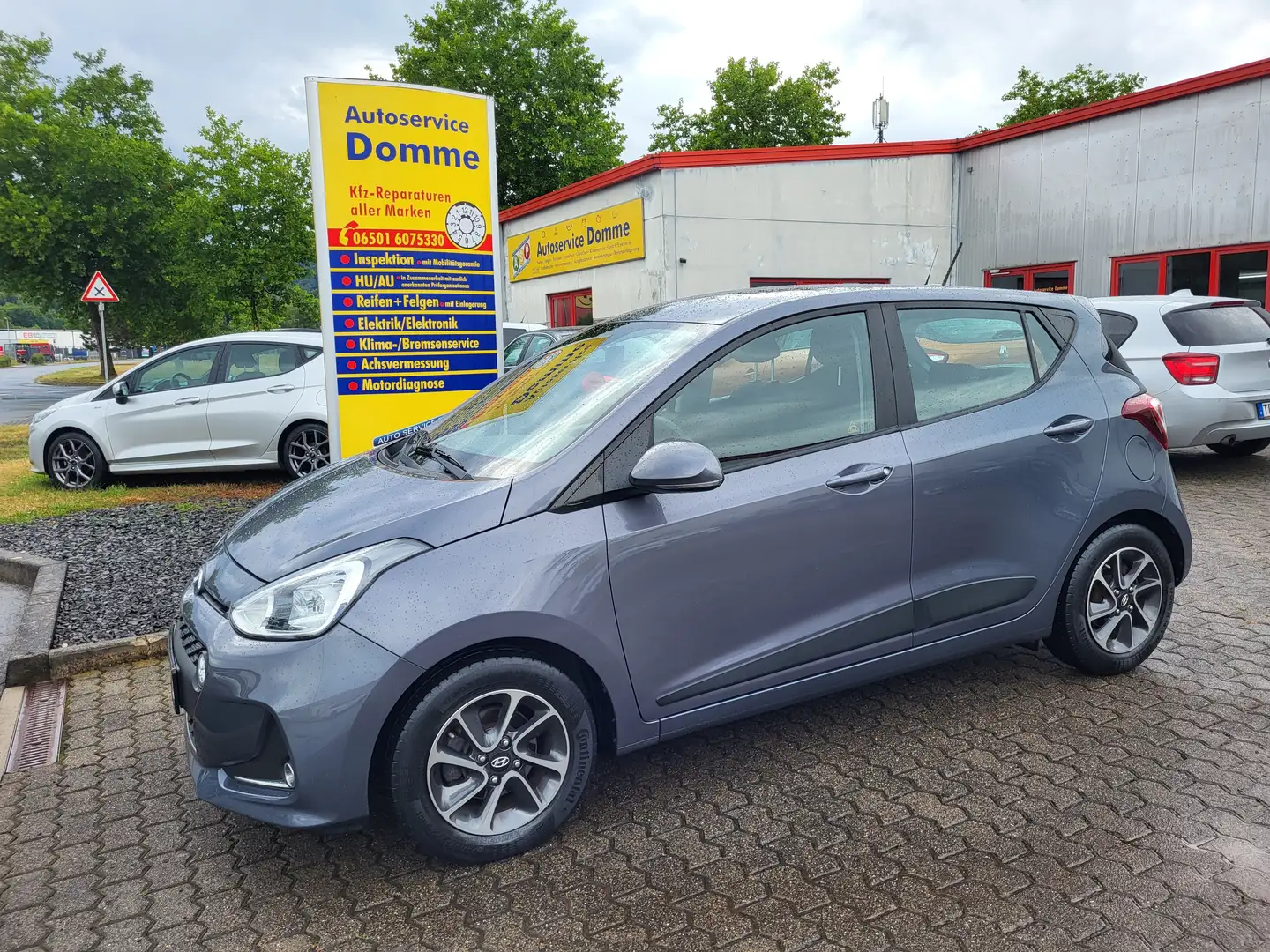 Hyundai i10 Trend  mit Plus Garantie Grau - 2