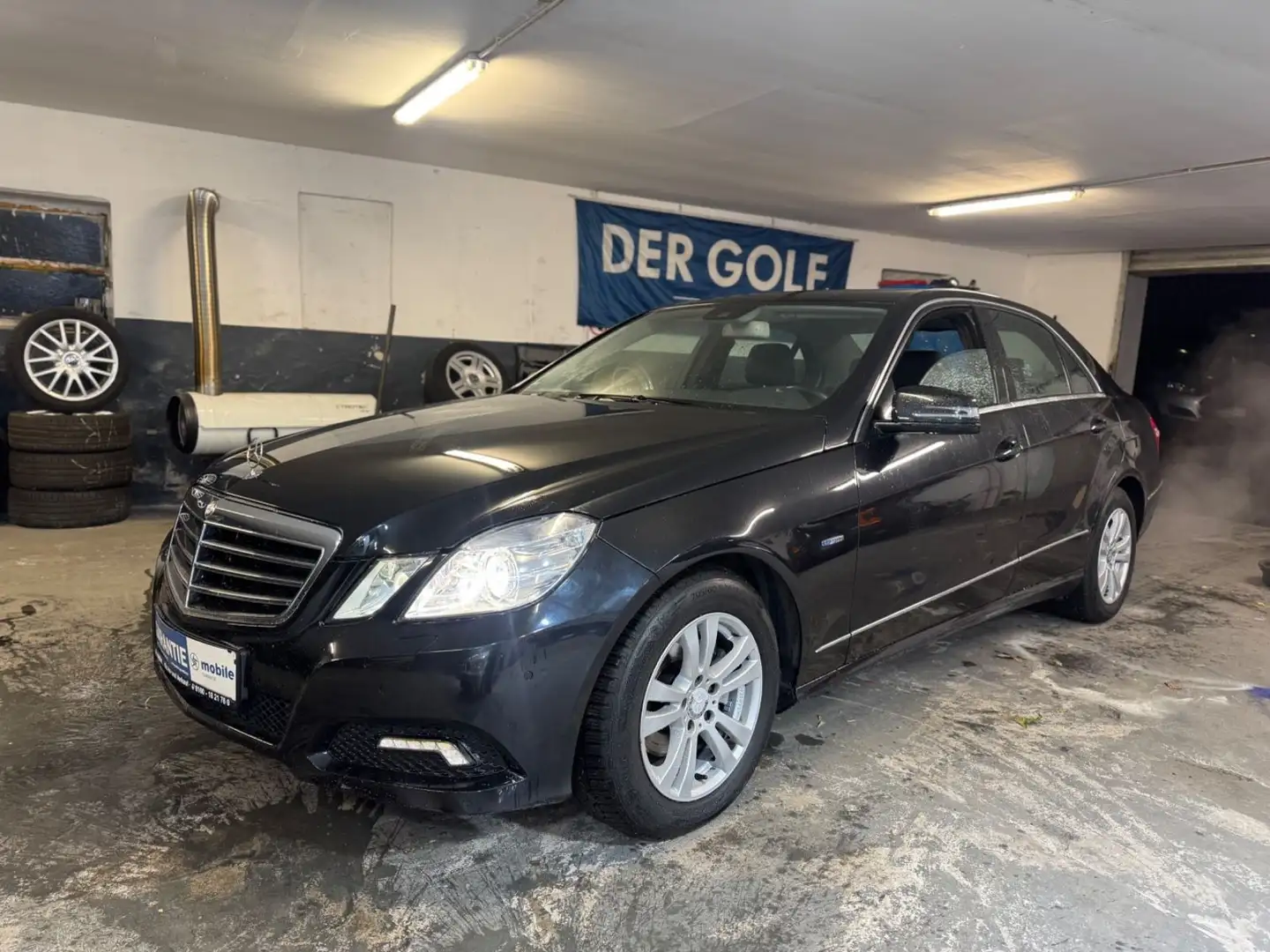 Mercedes-Benz E 200 Lim. E 200 CGI BlueEfficiency  Automatik Schwarz - 1
