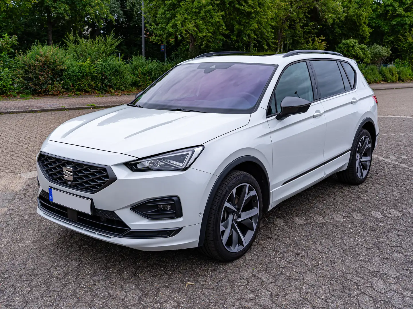 SEAT Tarraco FR 4Drive/7Sitzer/Pano/360/AHK/Beats/4xSHZ/StdHZ Weiß - 1