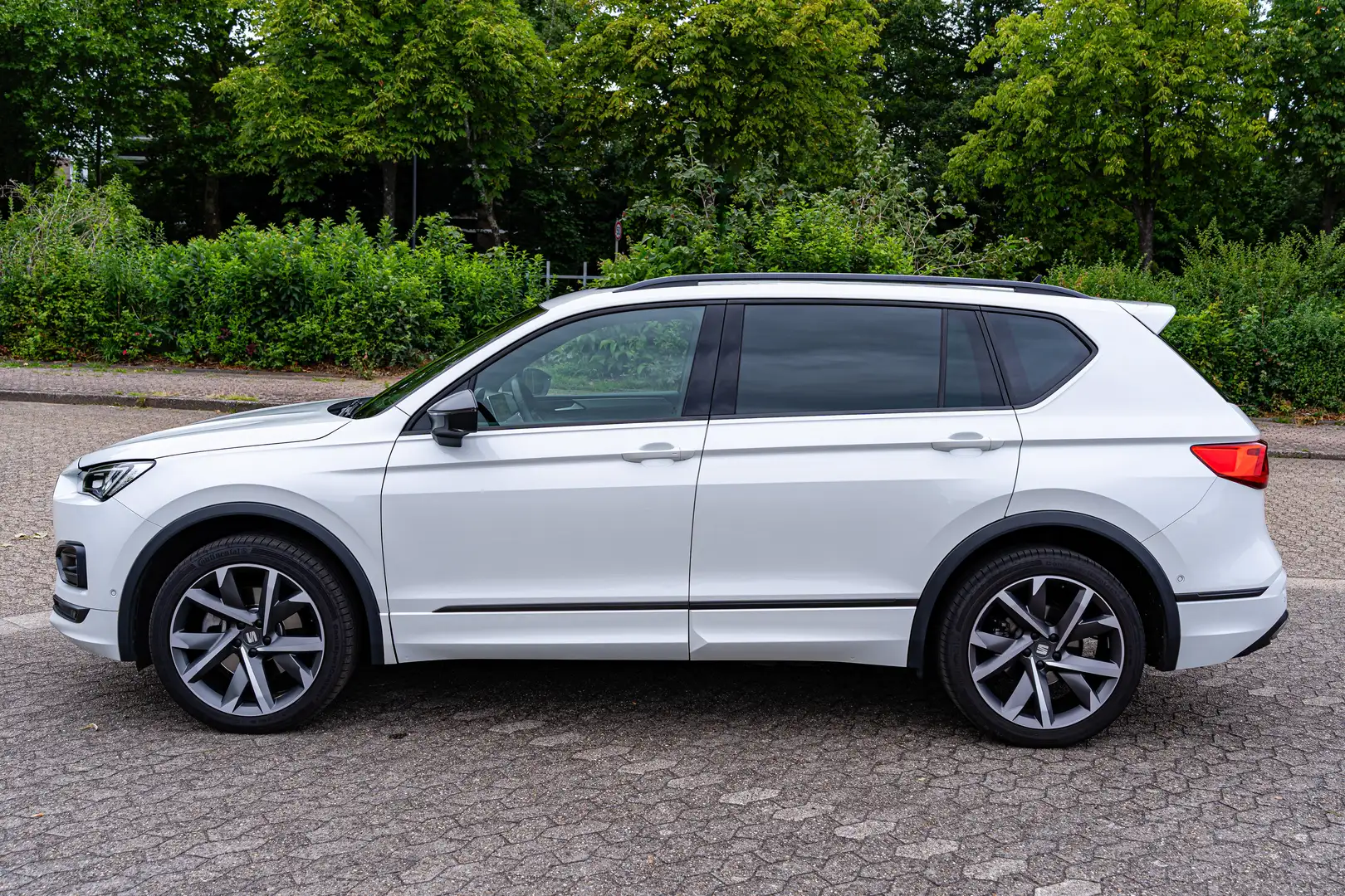 SEAT Tarraco FR 4Drive/7Sitzer/Pano/360/AHK/Beats/4xSHZ/StdHZ Weiß - 2
