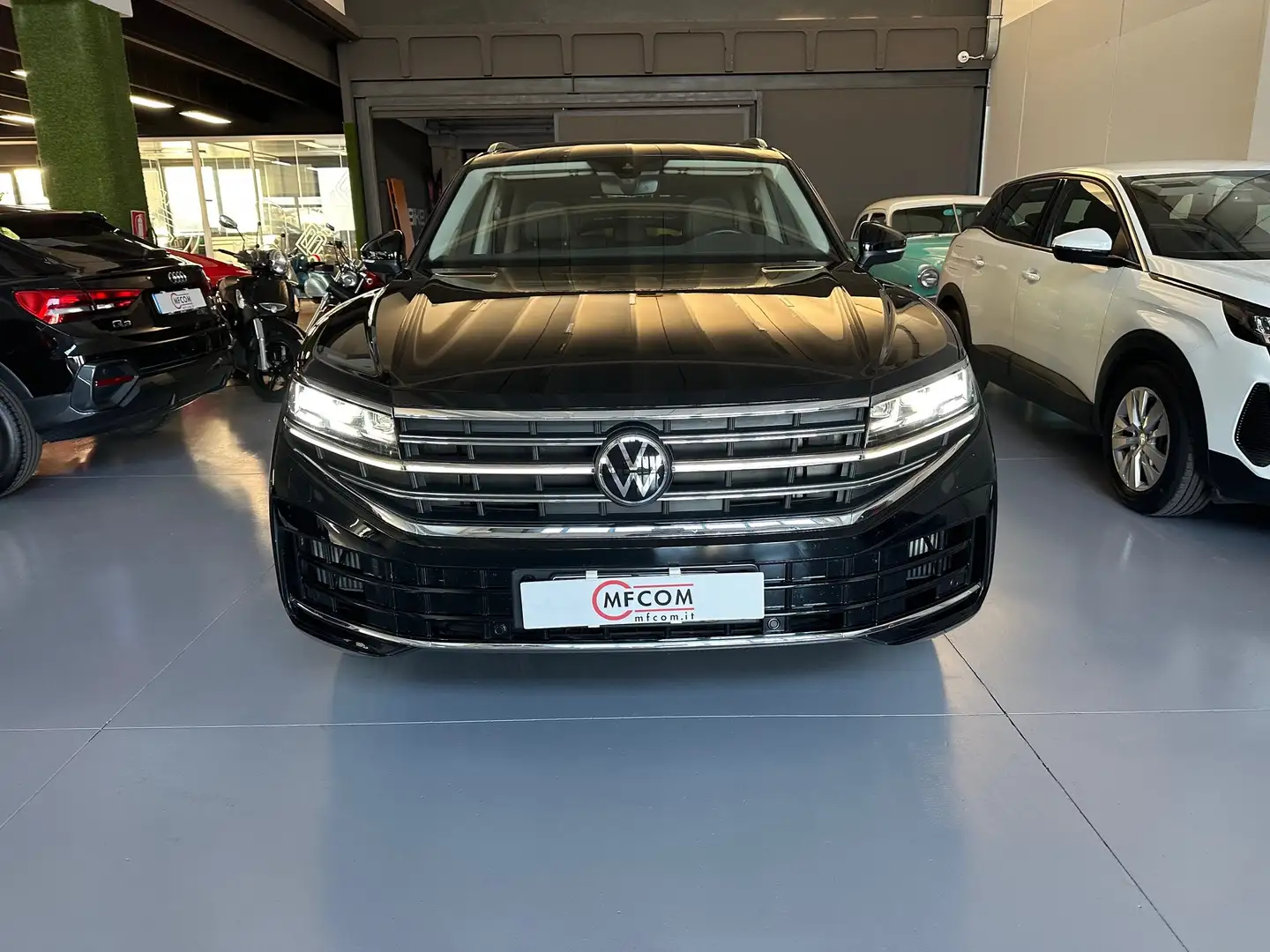 Volkswagen Touareg 3.0 V6 tsi ehybrid R 462cv auto TETTO Noir - 2