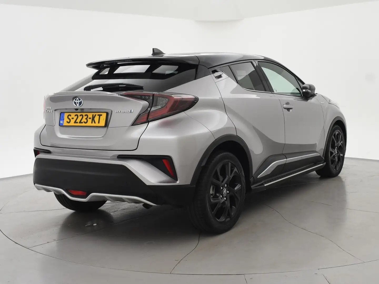 Toyota C-HR 1.8 HYBRID BI-TONE SPORT EXECUTIVE + ADAPTIVE CRUI Grau - 2