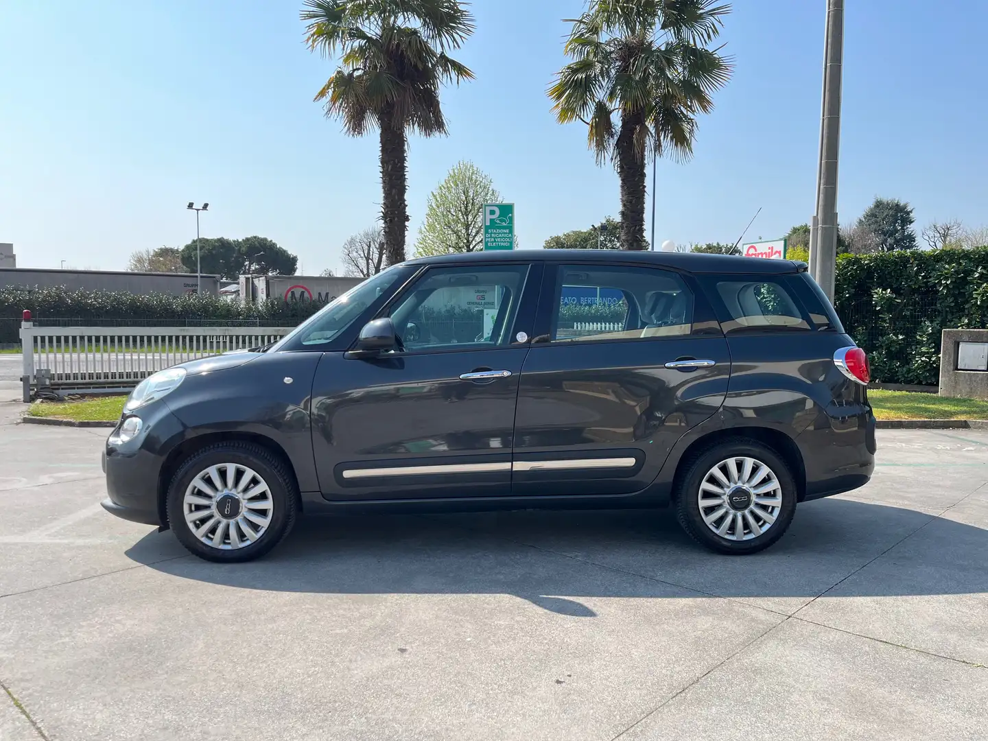 Fiat 500L L Living 1.6 mjt Lounge 105cv Nero - 2