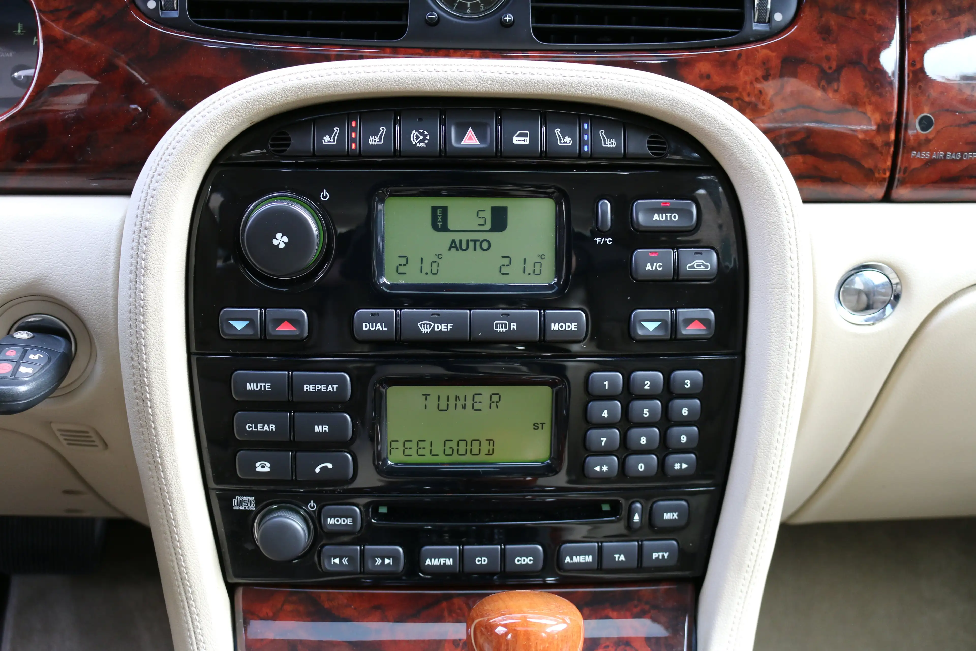 Jaguar XJ (X358) — photo 14