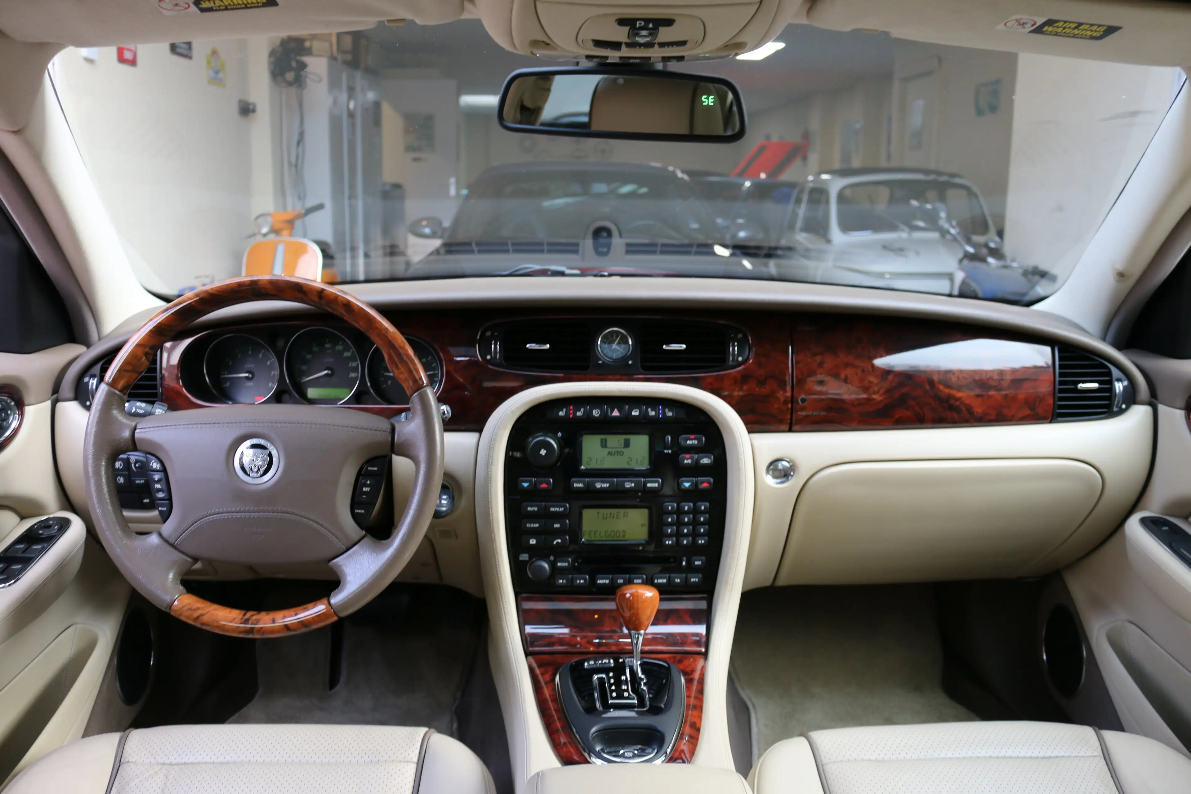 Jaguar XJ (X358) — photo 13