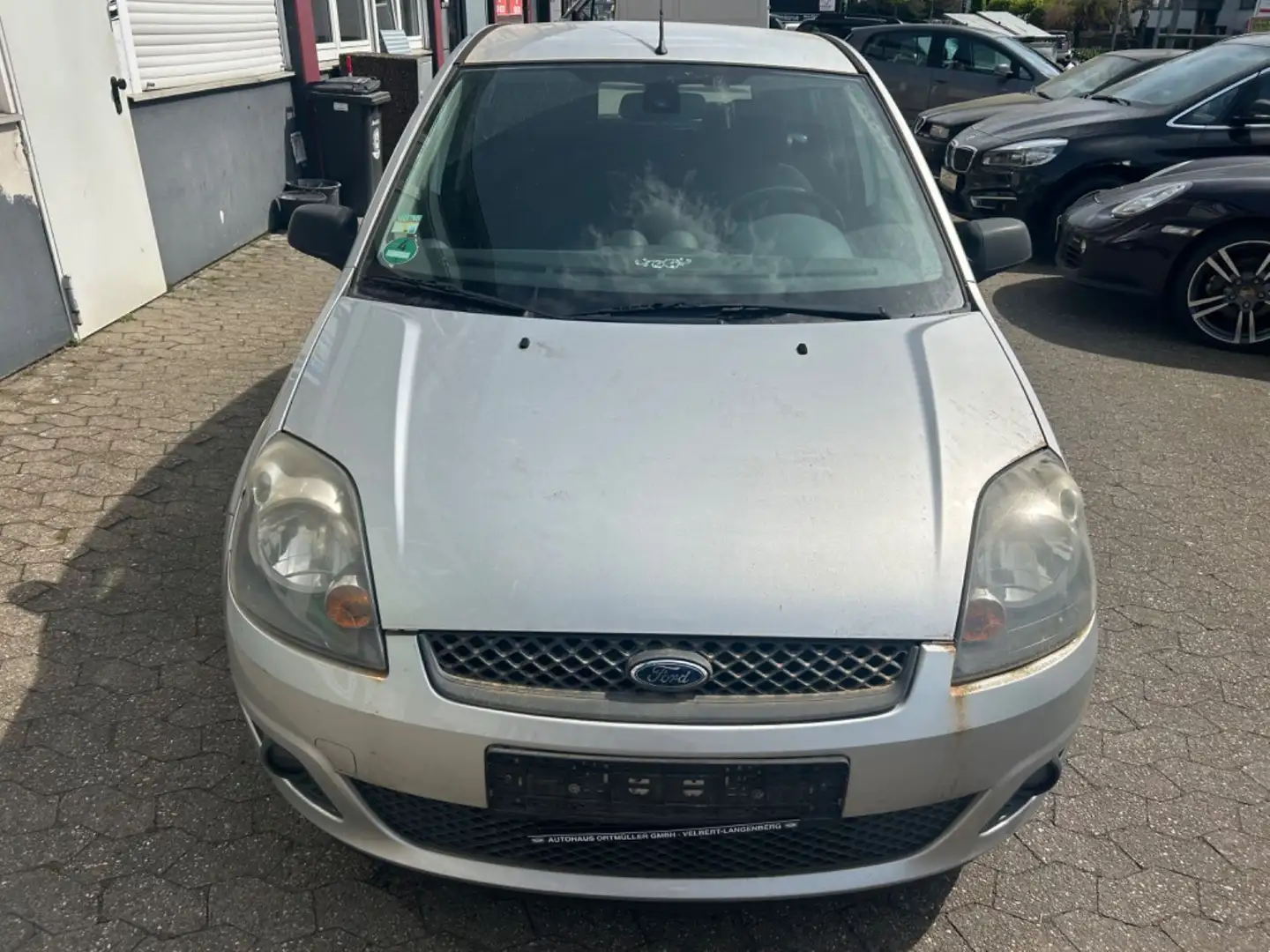 Ford Fiesta Connection Silber - 1
