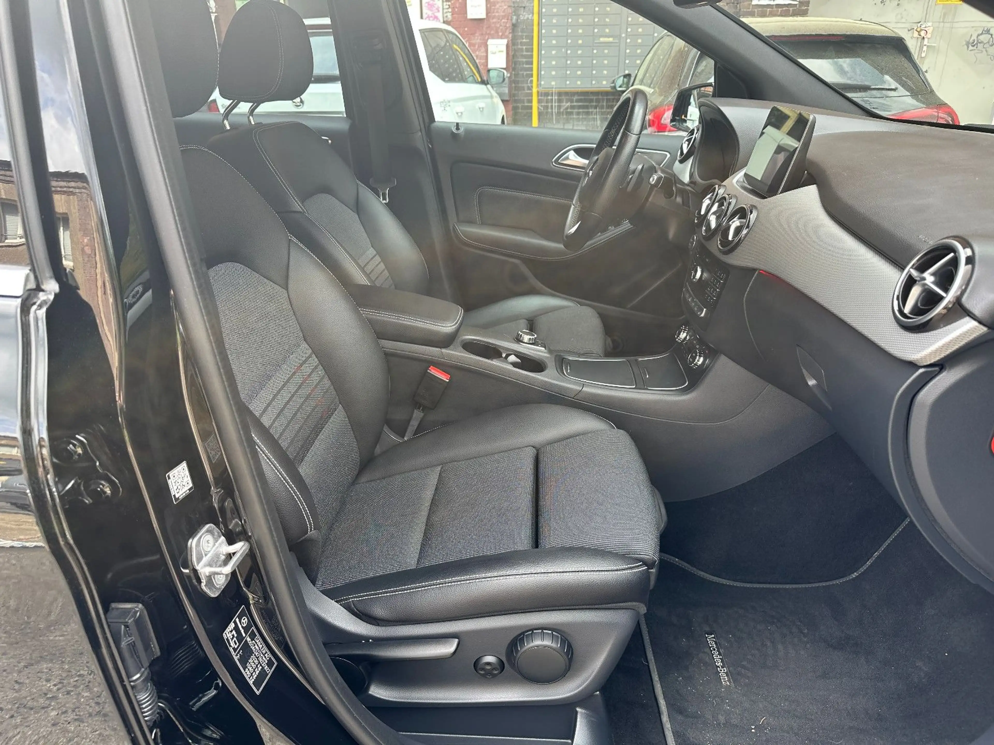 Mercedes-Benz B 220 4Matic  AUTOMATIK + KLIMAAUTOMATIK — photo 6