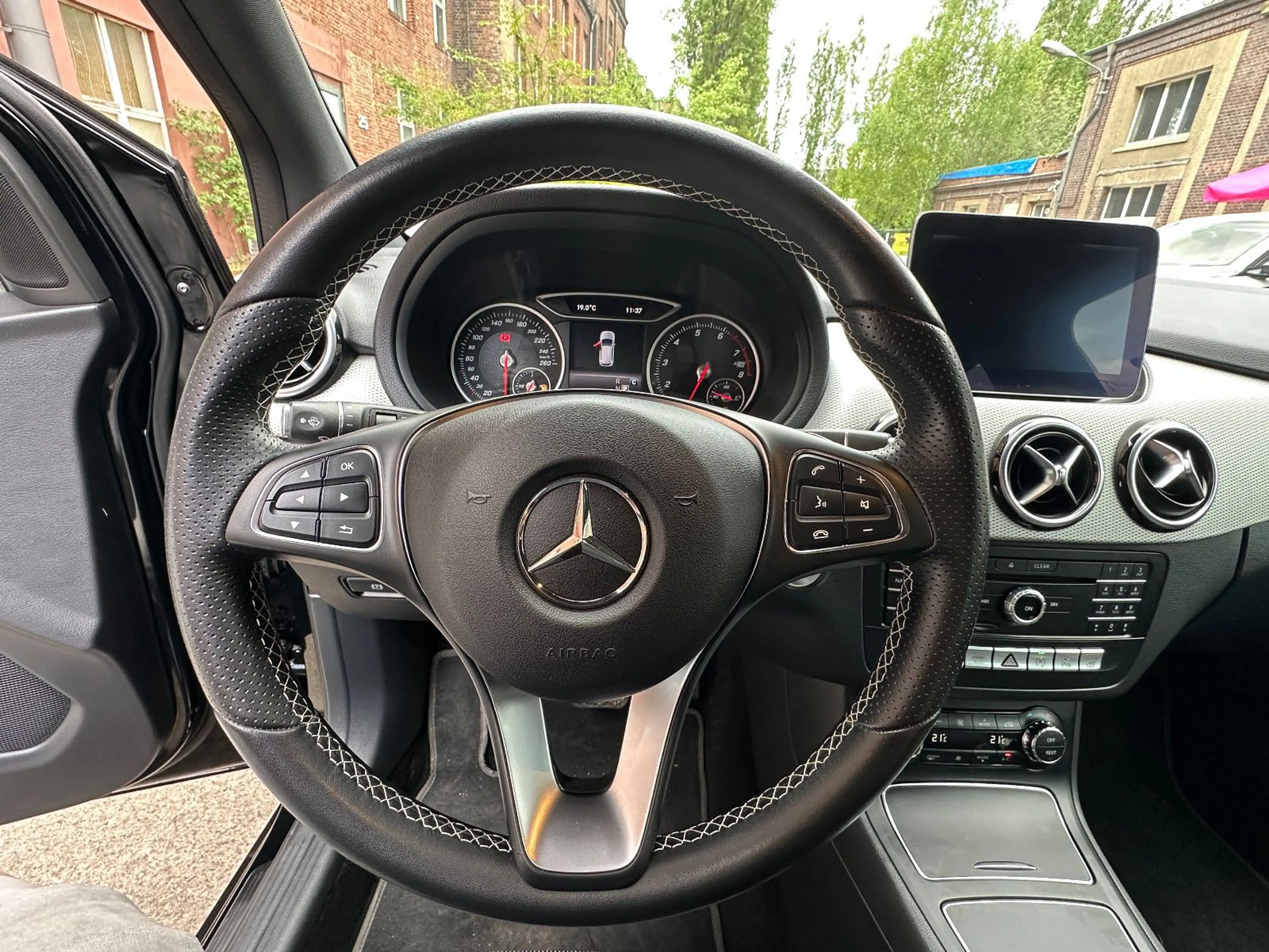 Mercedes-Benz B 220 4Matic  AUTOMATIK + KLIMAAUTOMATIK — photo 9