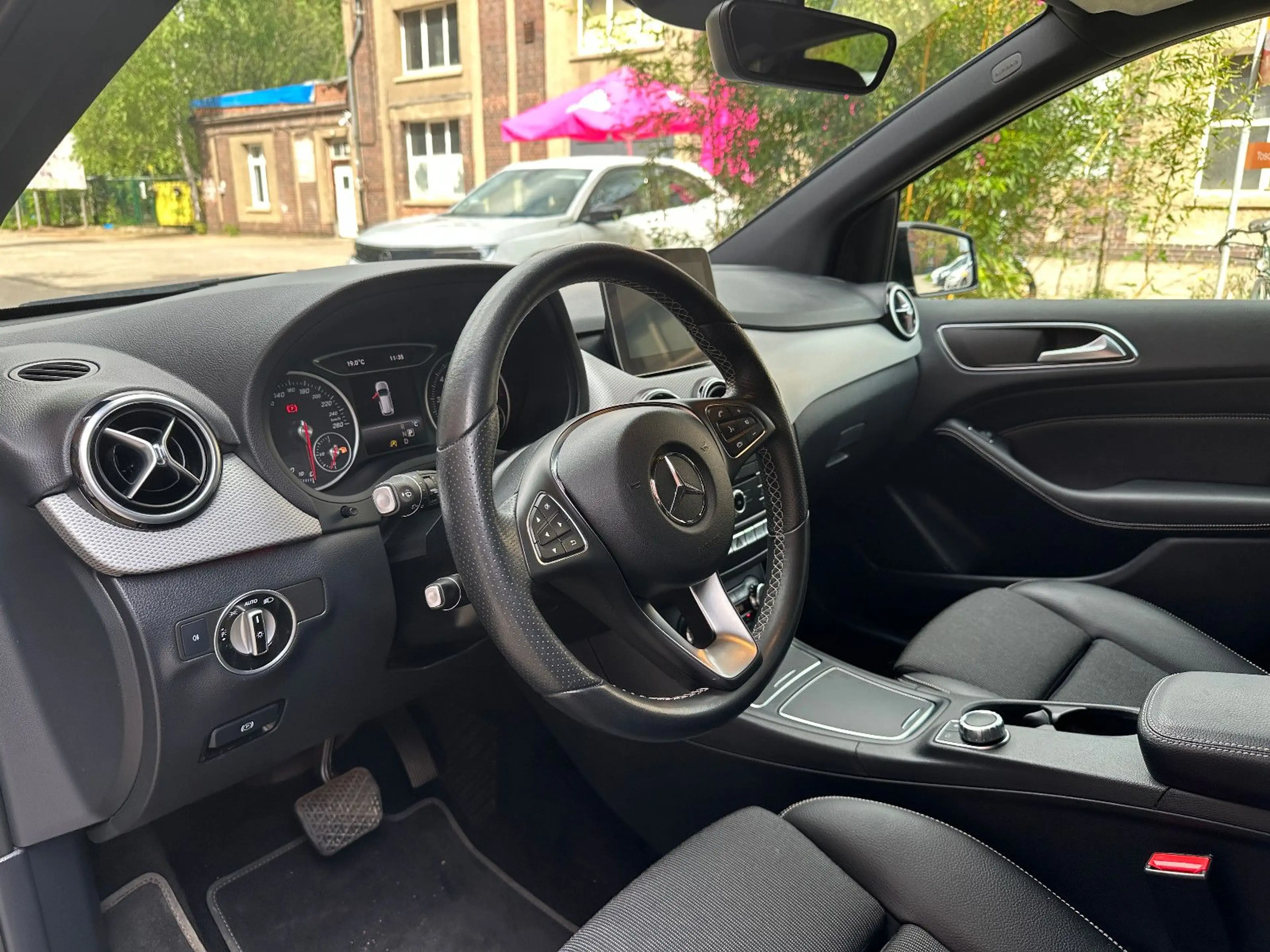 Mercedes-Benz B 220 4Matic  AUTOMATIK + KLIMAAUTOMATIK — photo 3