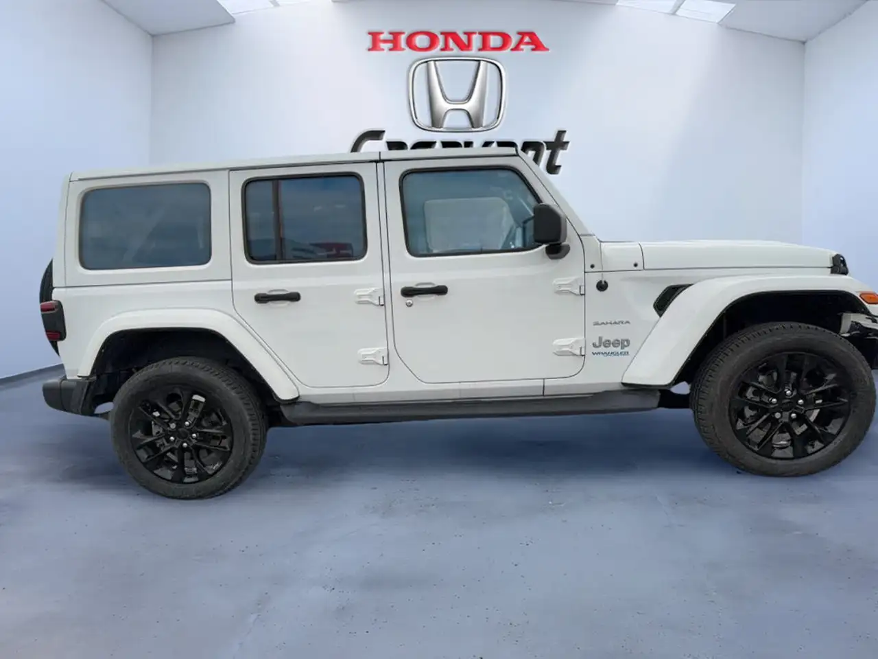 Jeep Wrangler снимка Jeep Wrangler