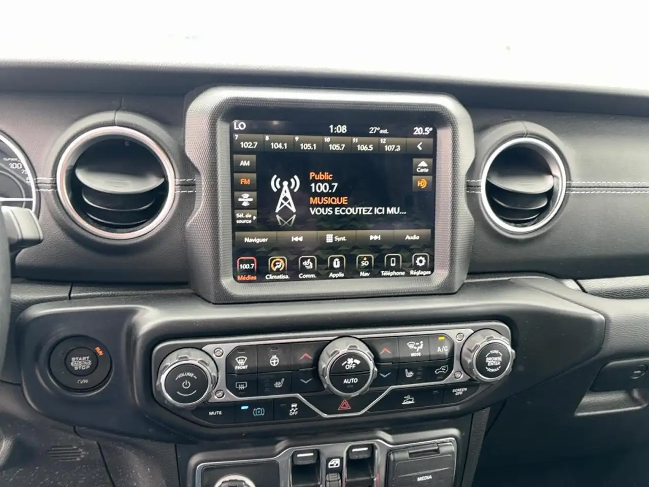 Jeep Wrangler снимка Jeep Wrangler
