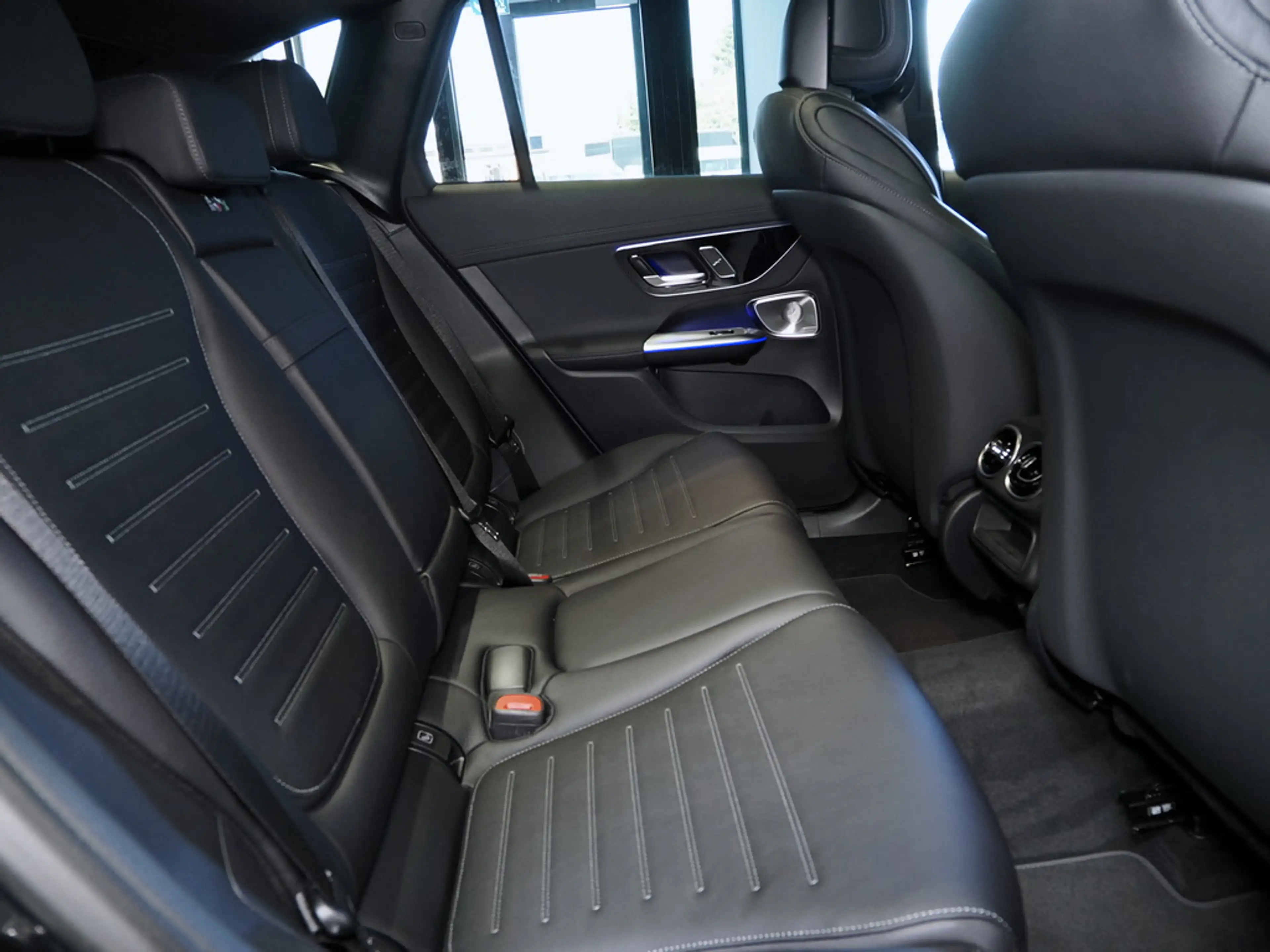 Mercedes-Benz GLC 450 d 4M AMG NIGHT PANO AHK DIGITAL-LIGHT — photo 12