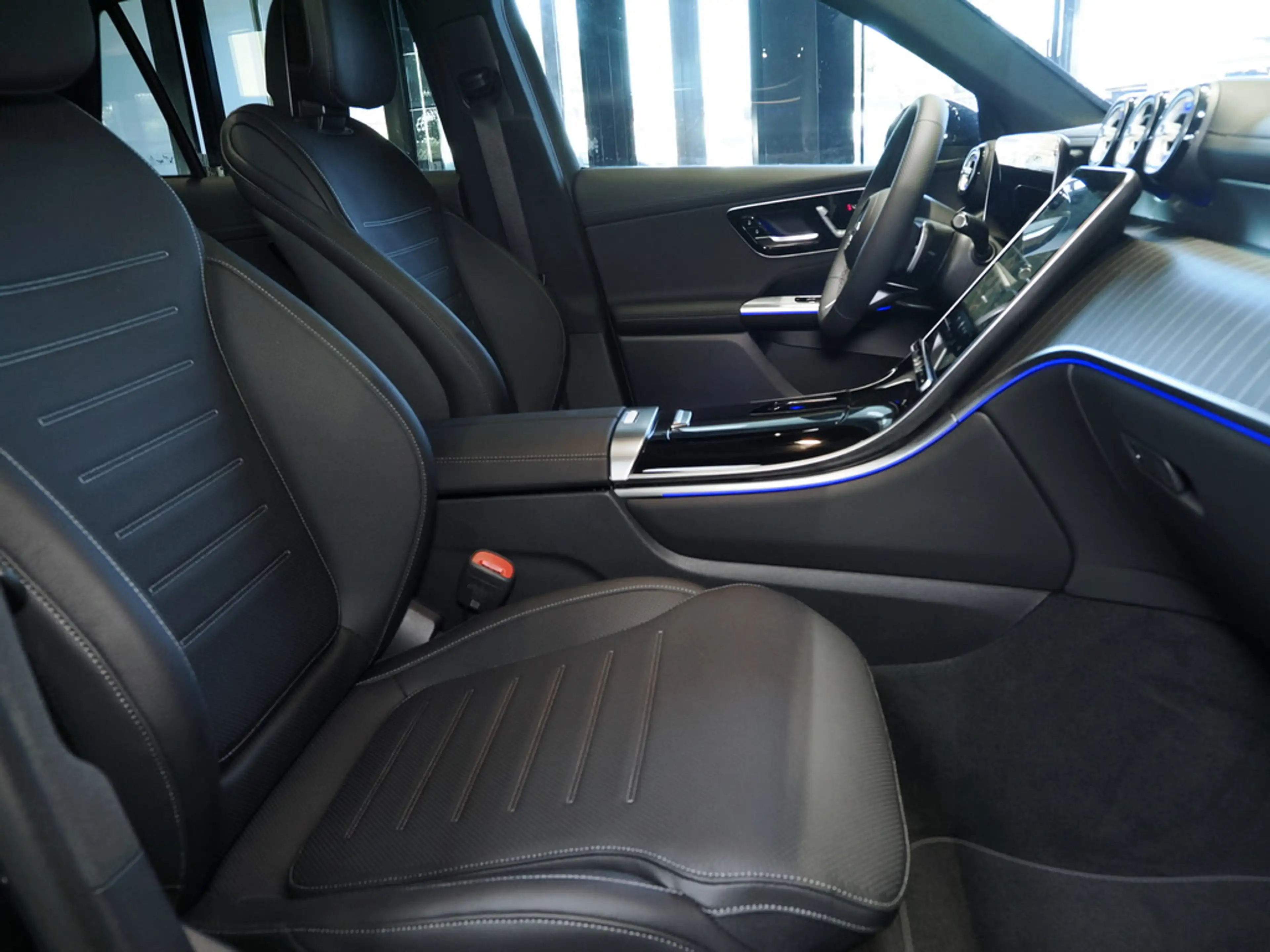 Mercedes-Benz GLC 450 d 4M AMG NIGHT PANO AHK DIGITAL-LIGHT — photo 10