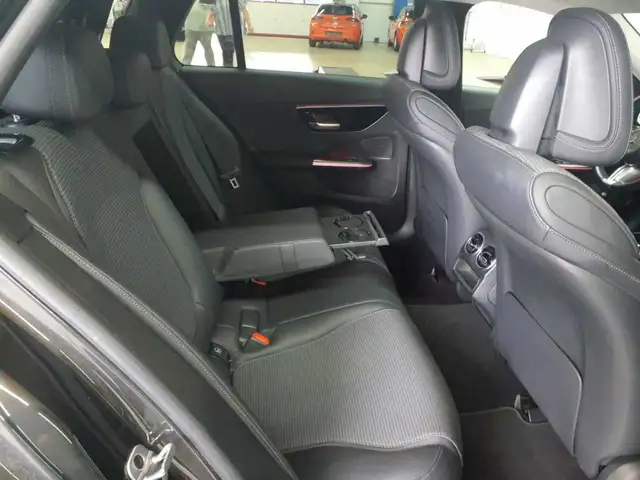 Mercedes-Benz C-Class view 13