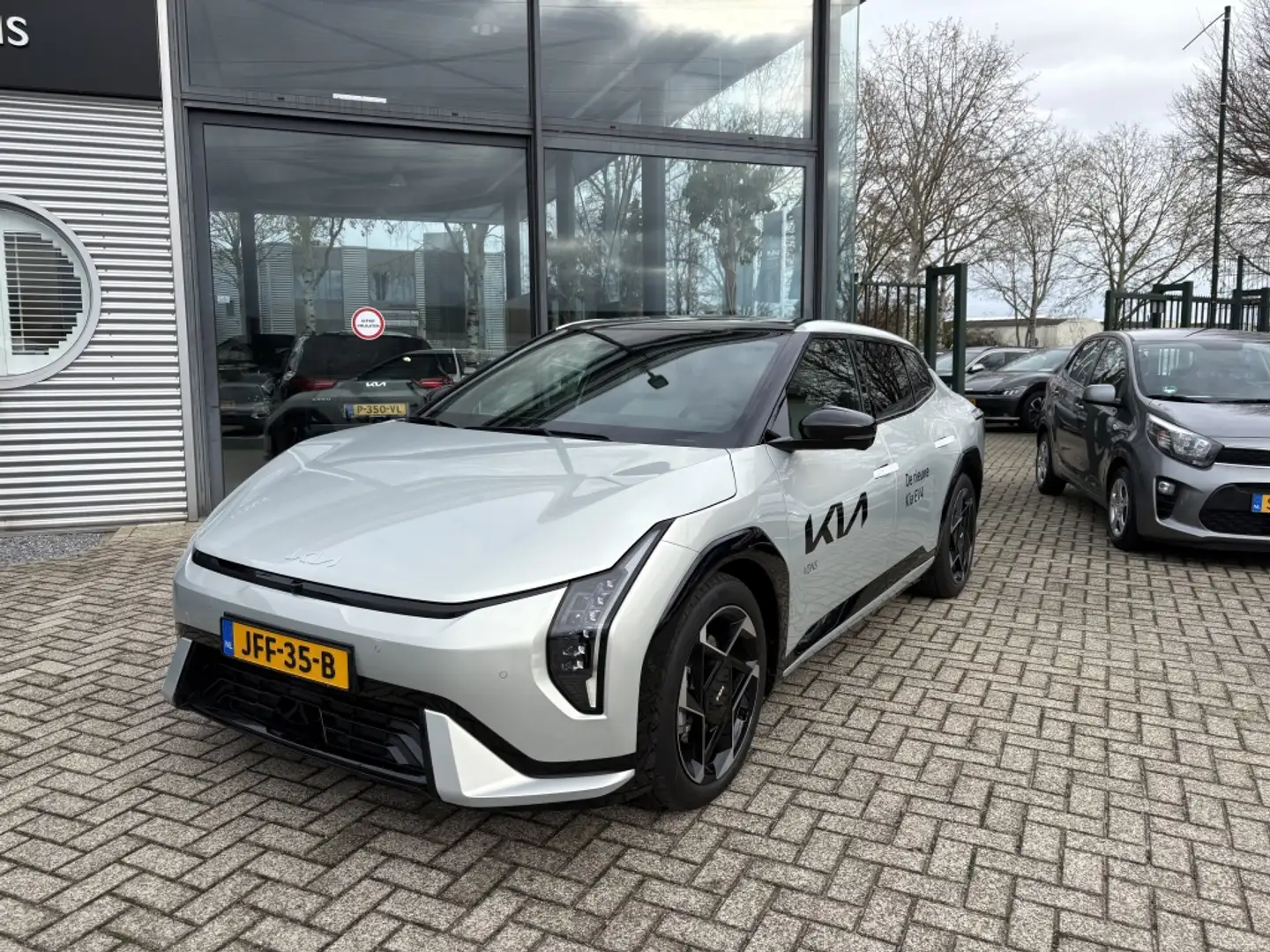 Kia EV4 Fastback GT PlusLine 81,4KWH '' per direct beschik Gris - 2