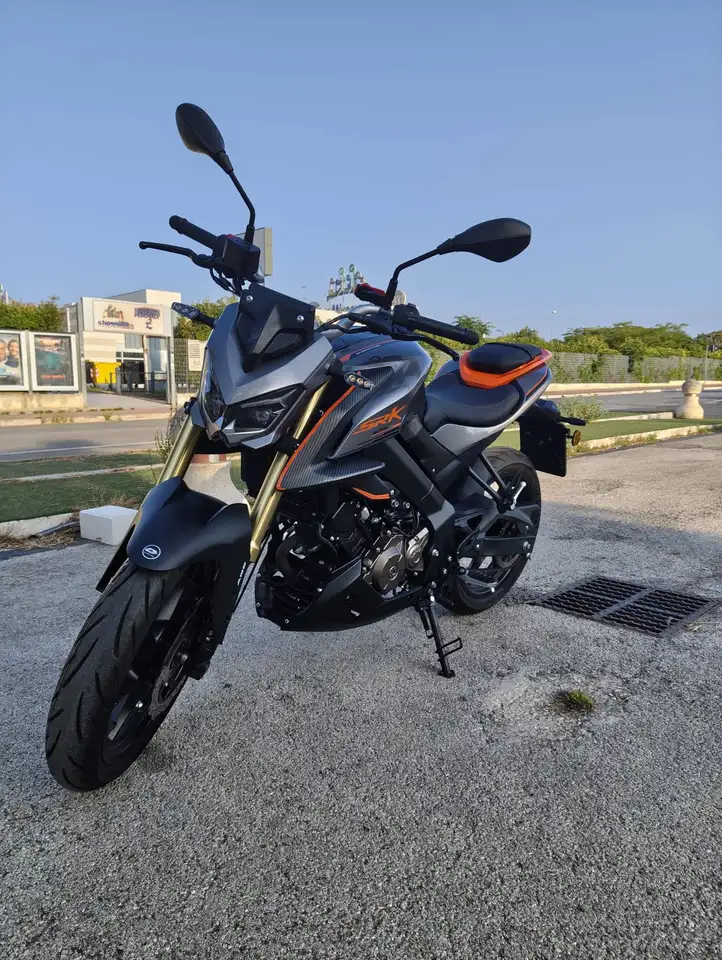QJ Motor SRK 125 S