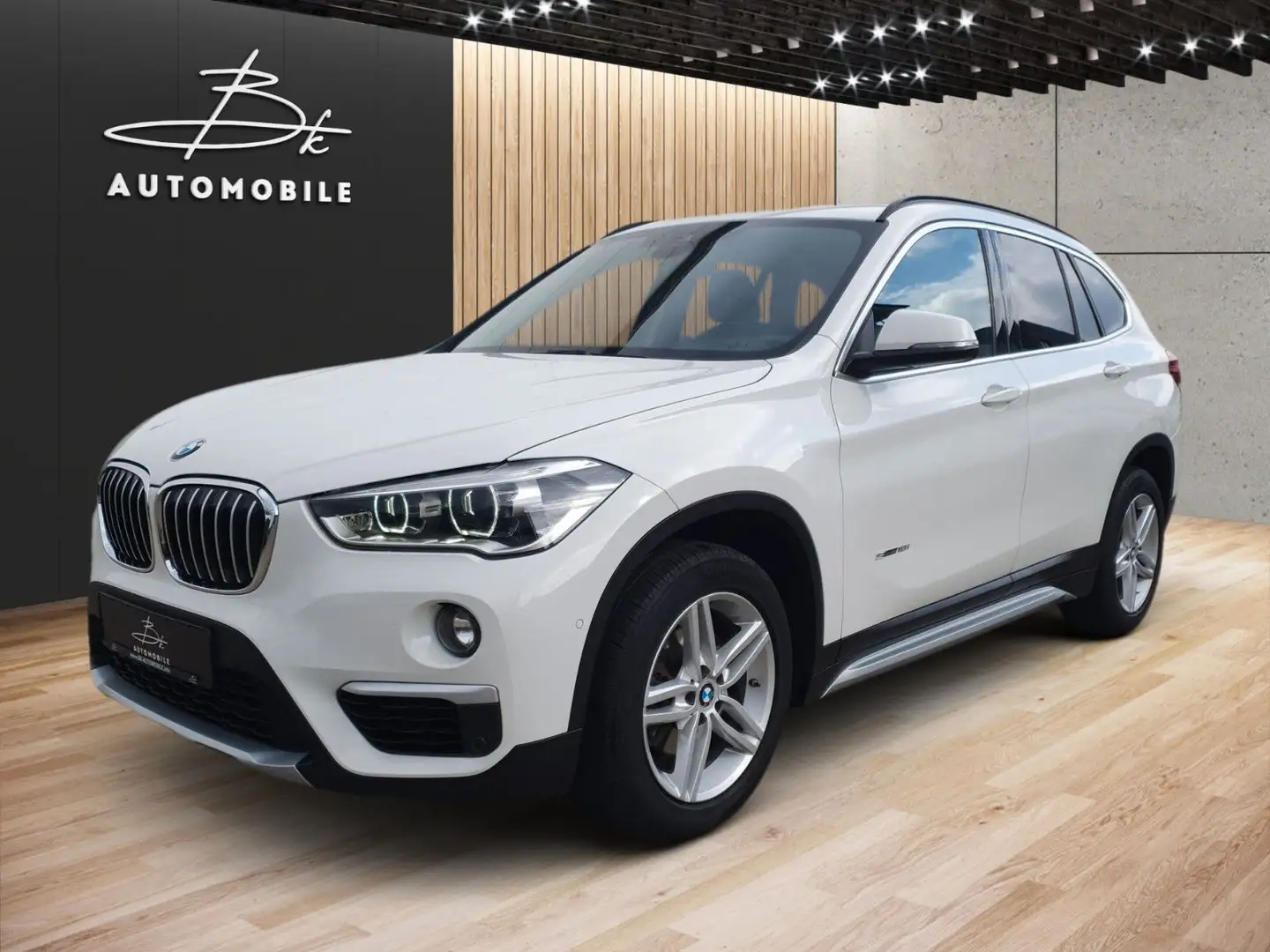 BMW X1 sDrive 18 i xLine Sehr gepflegt !!! inkl. WR Weiß - 1