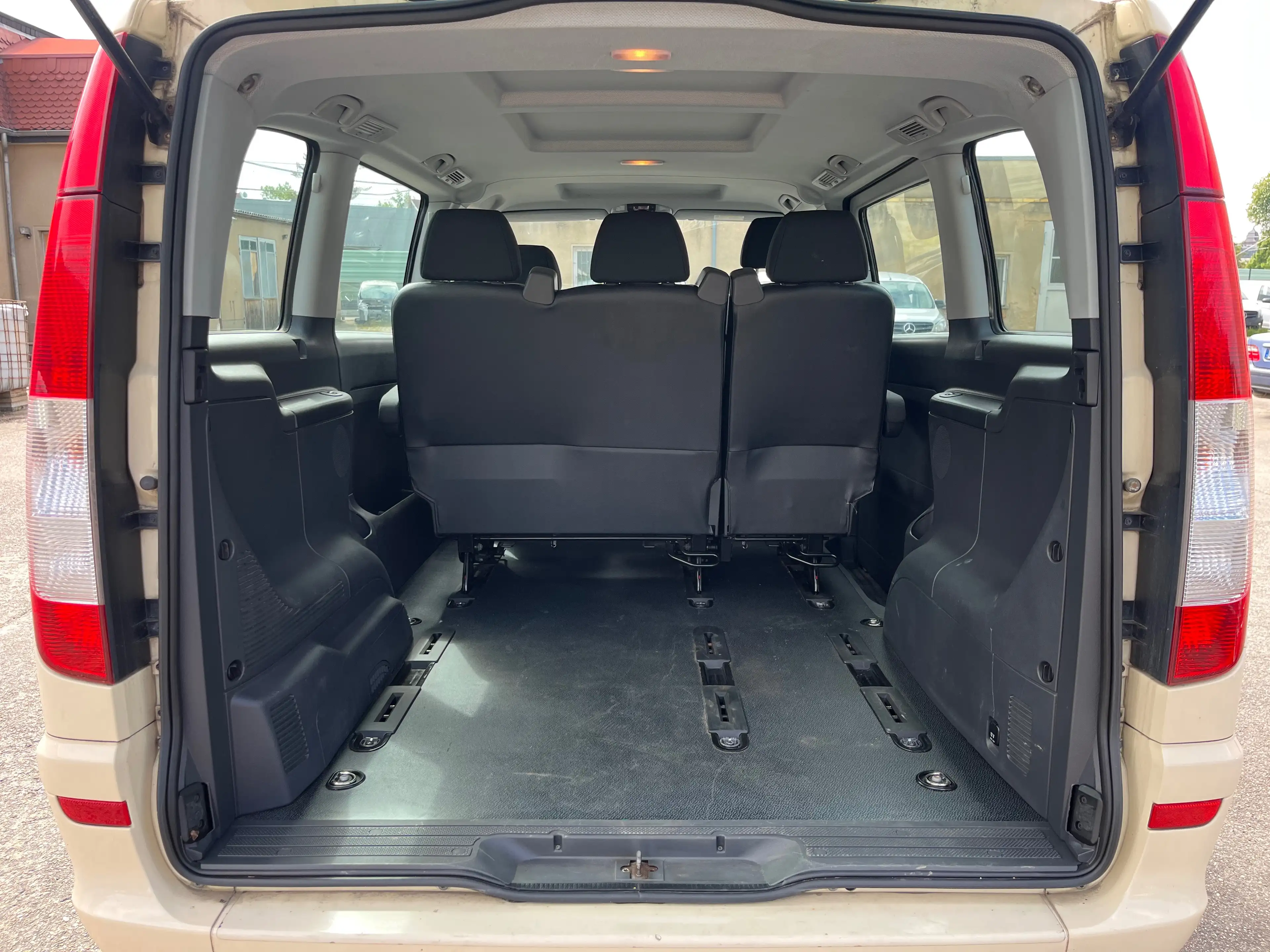 Mercedes-Benz Vito 113 CDi Klima/Automat/Allrad — photo 14