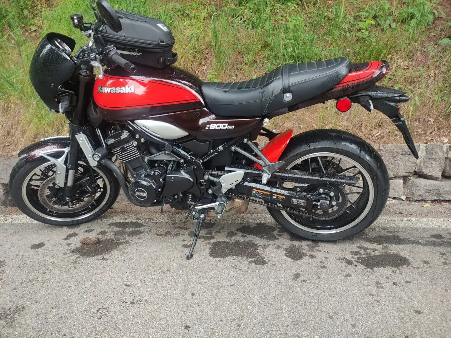 Kawasaki Z900RS Roşu - 1