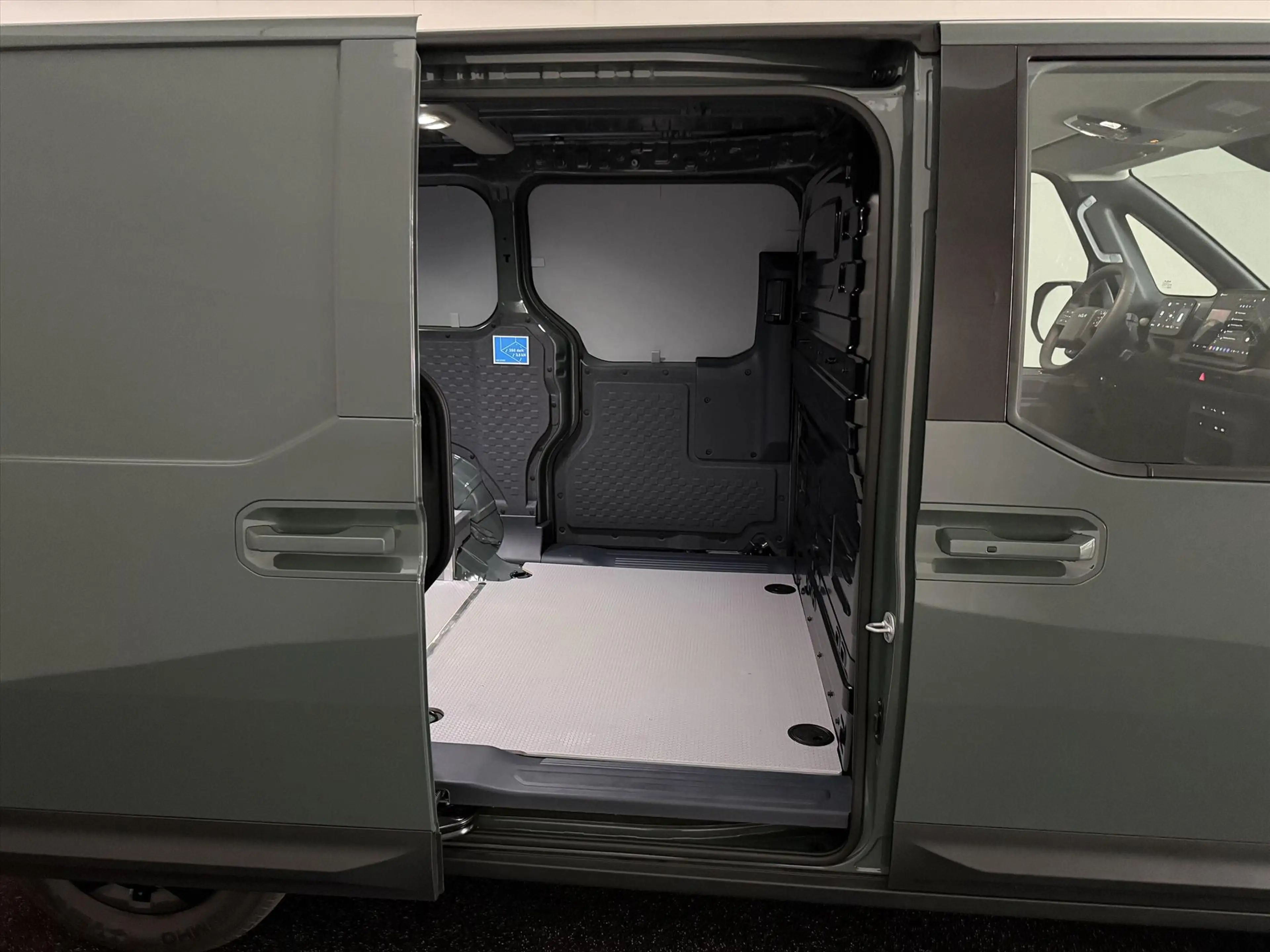 Kia PV5 Cargo GB 71,2 kWh 163pk L2H1 Plus — photo 8
