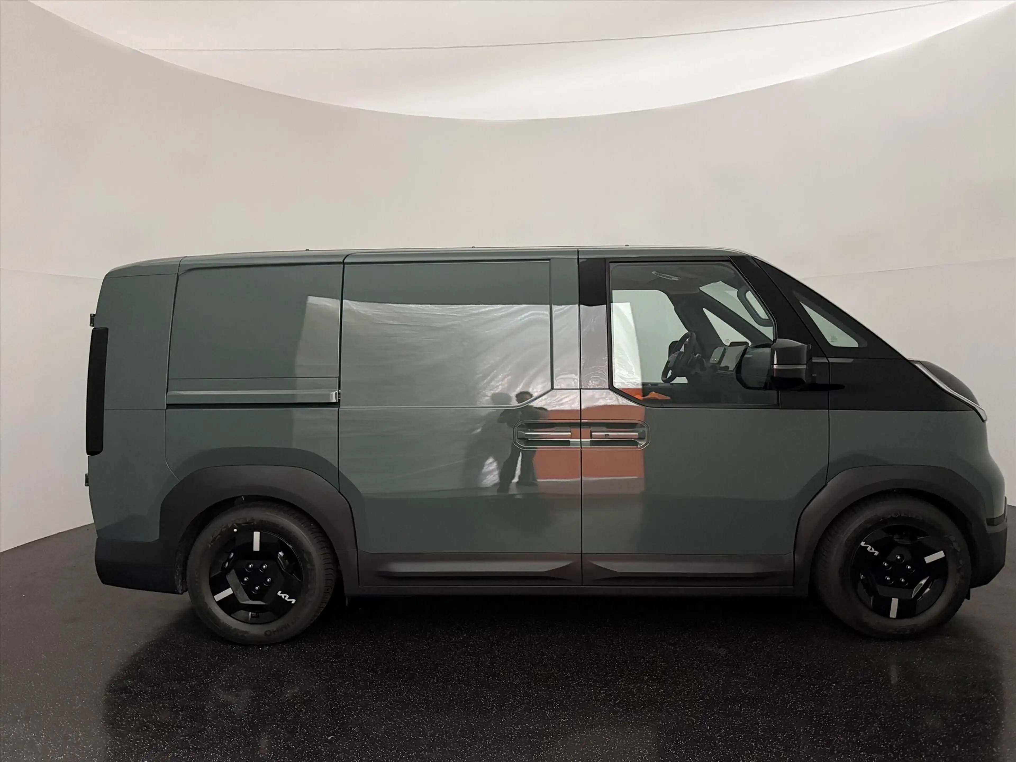 Kia PV5 Cargo GB 71,2 kWh 163pk L2H1 Plus — photo 12