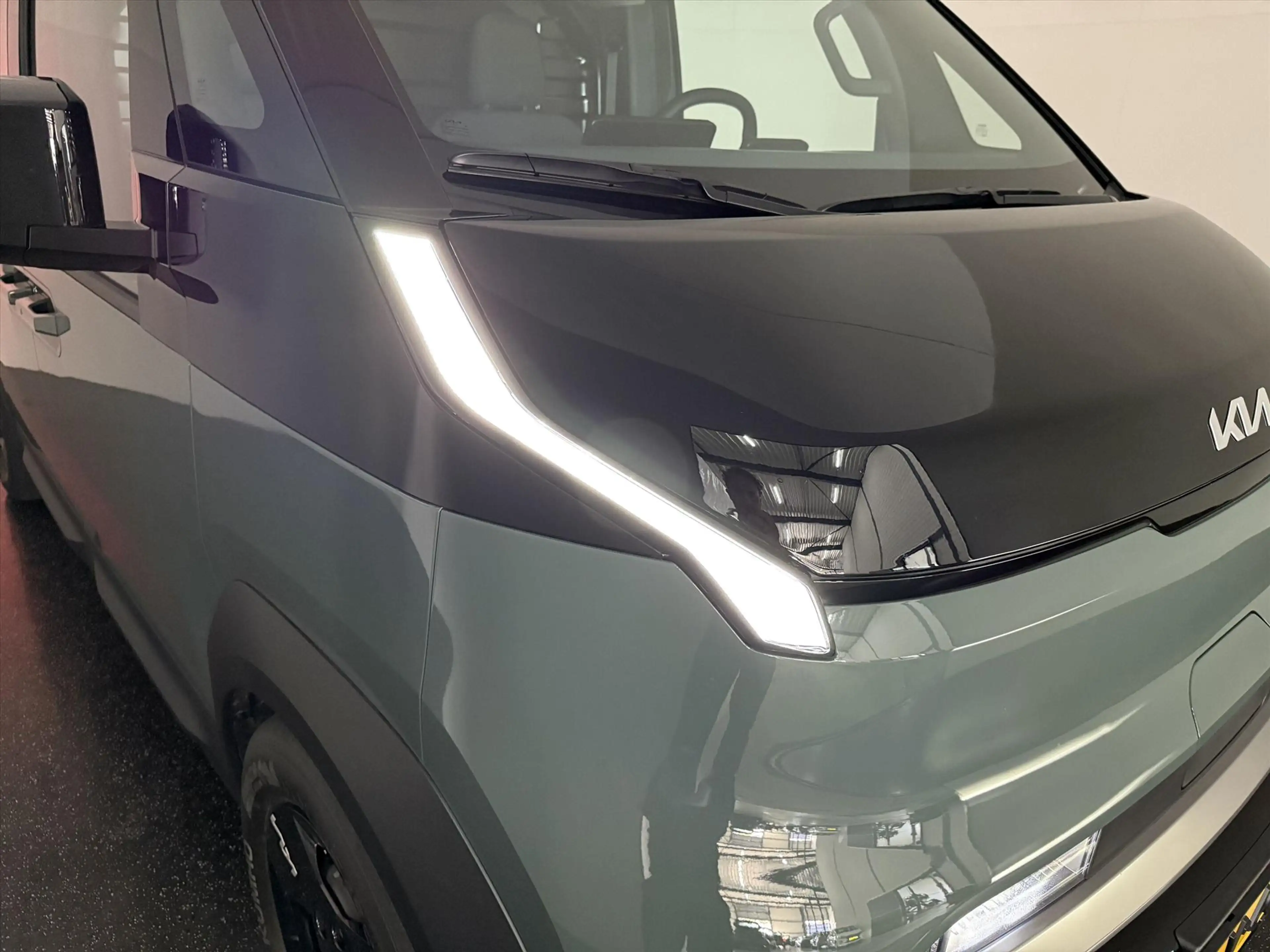 Kia PV5 Cargo GB 71,2 kWh 163pk L2H1 Plus — photo 32